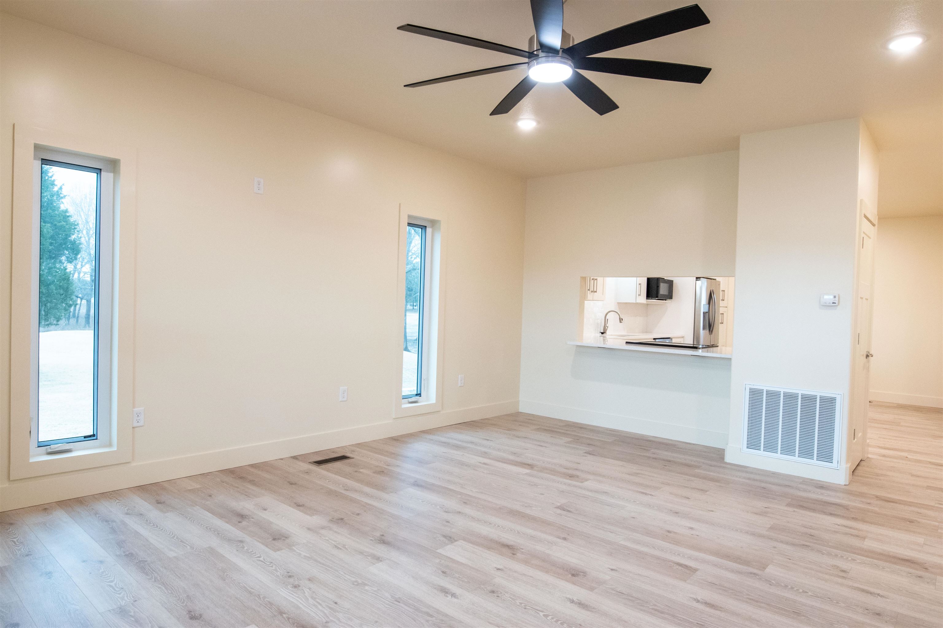 Photo 3 - Residential for sale – 400  Firethorn Augusta Building Unit 4  Melbourne, AR