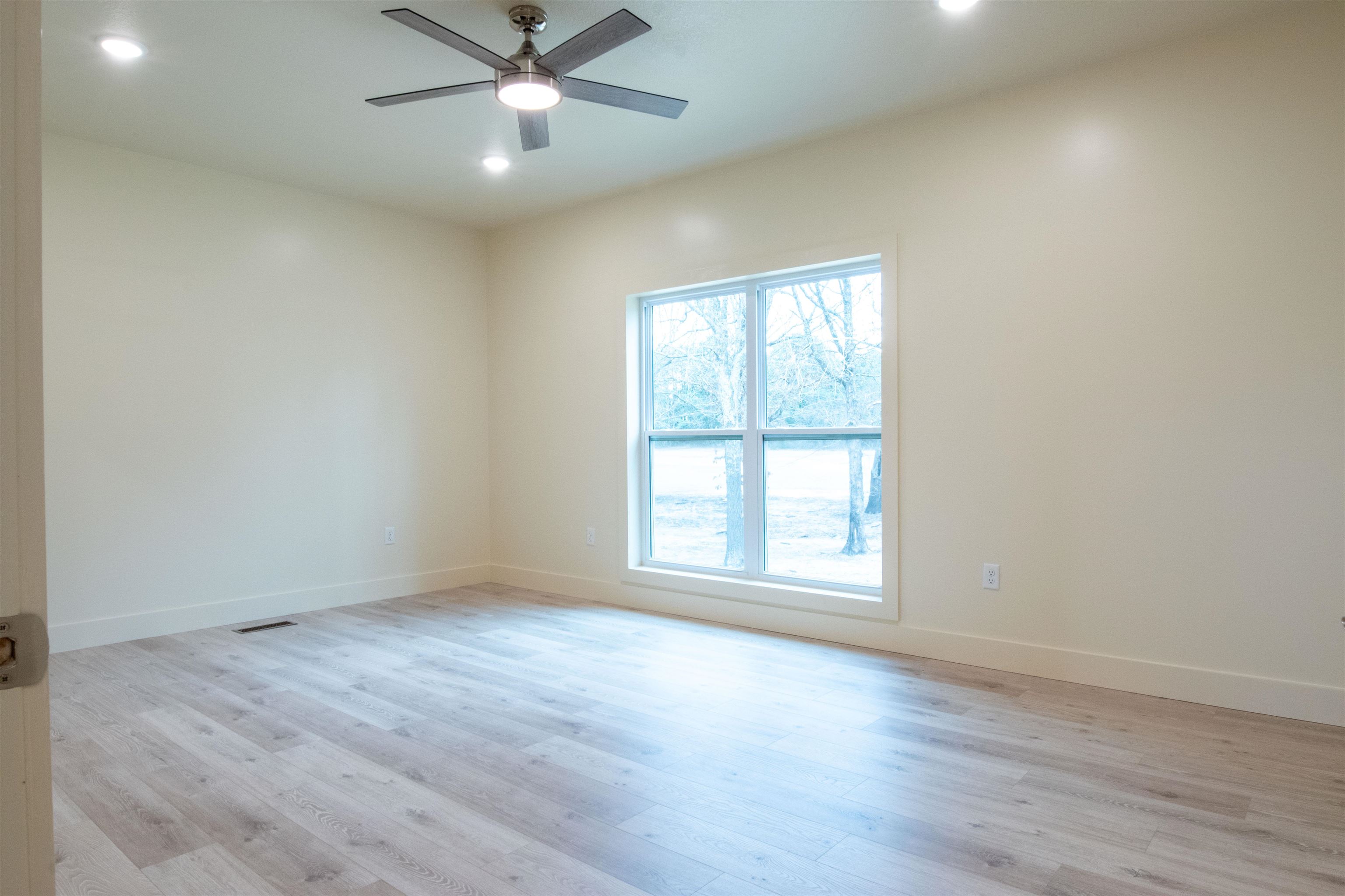 Photo 9 - Residential for sale – 400  Firethorn Augusta Building Unit 4  Melbourne, AR