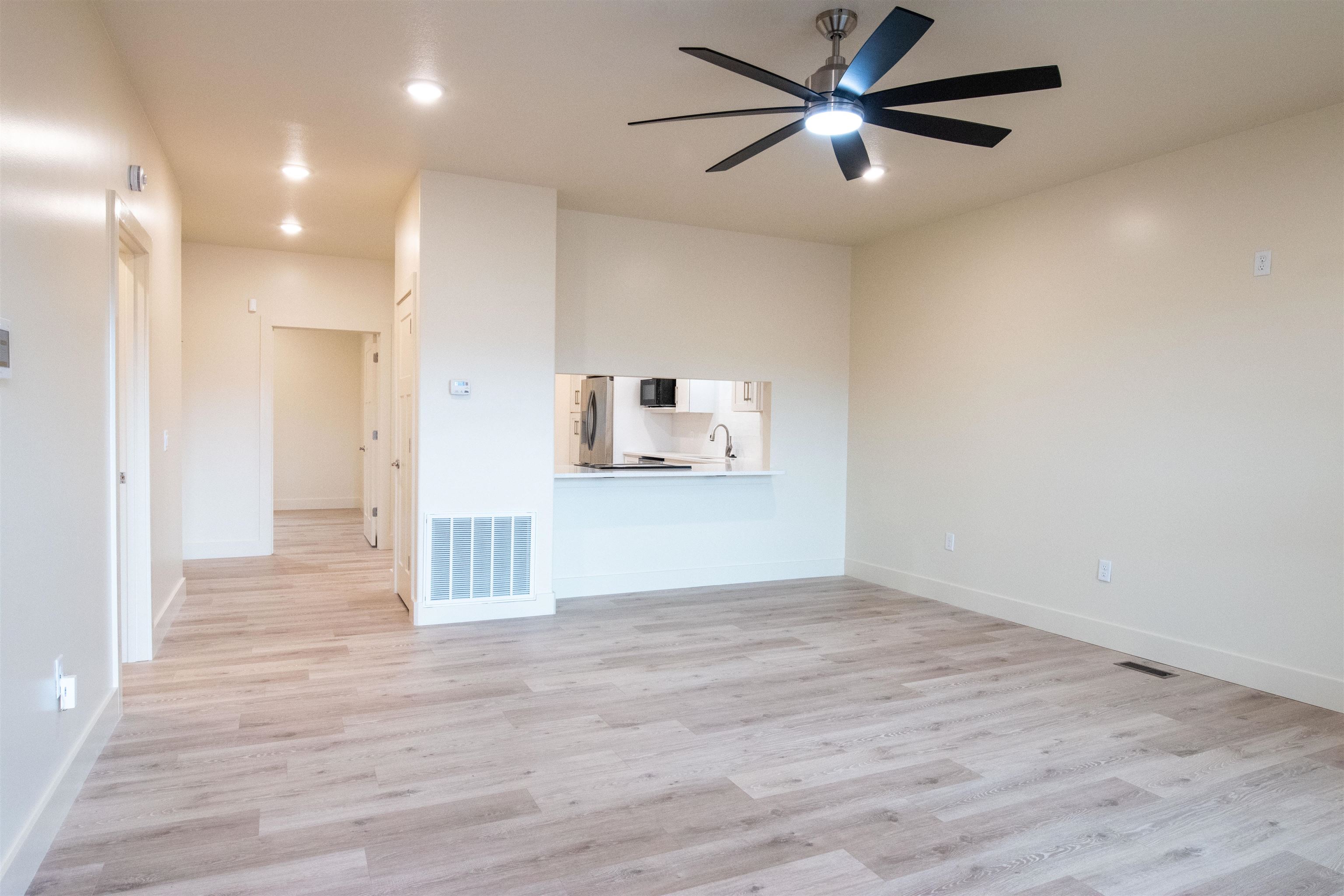 Photo 3 - Residential for sale – 400  Firethorn Augusta Building Unit 3  Melbourne, AR