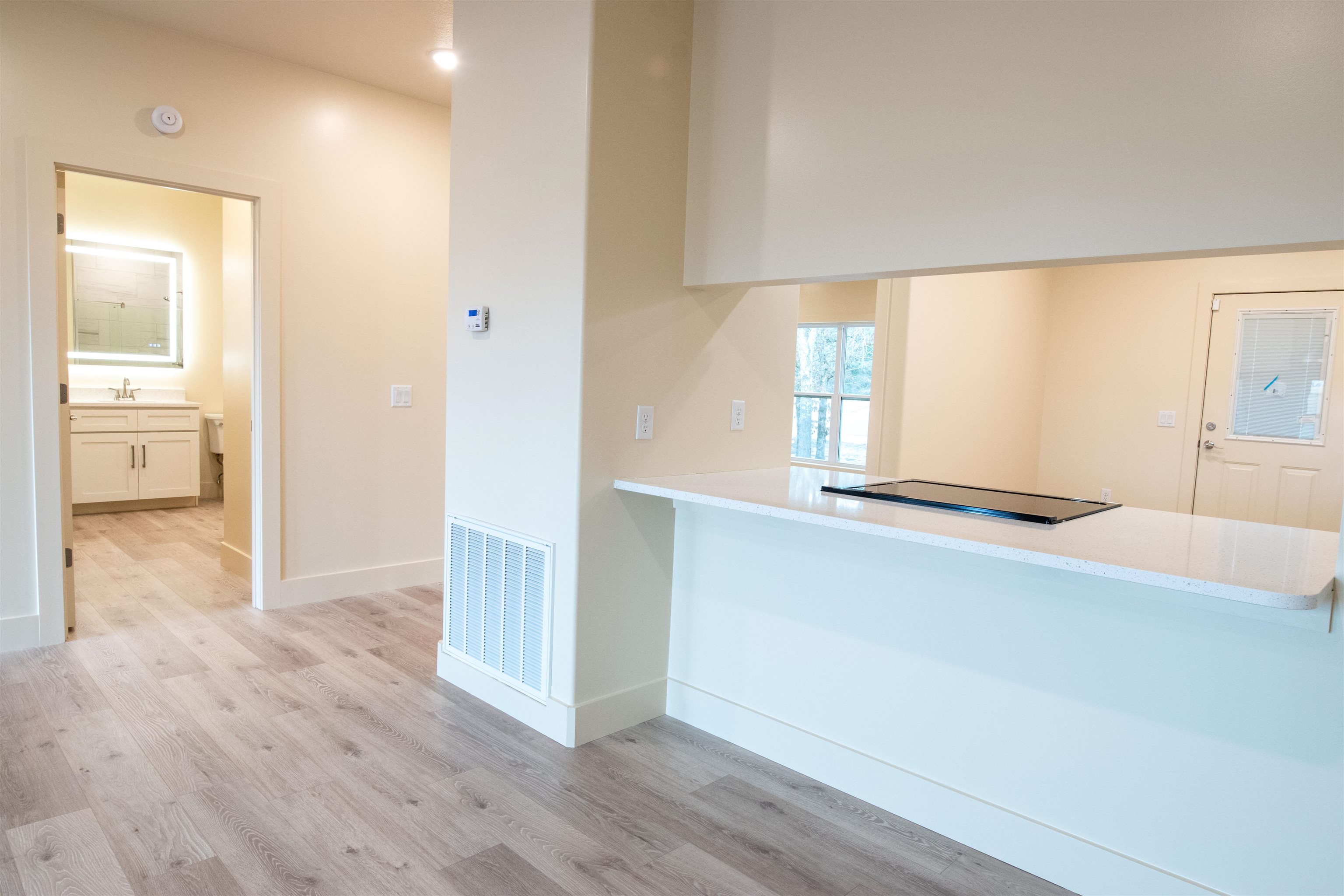 Photo 4 - Residential for sale – 400  Firethorn Augusta Building Unit 3  Melbourne, AR