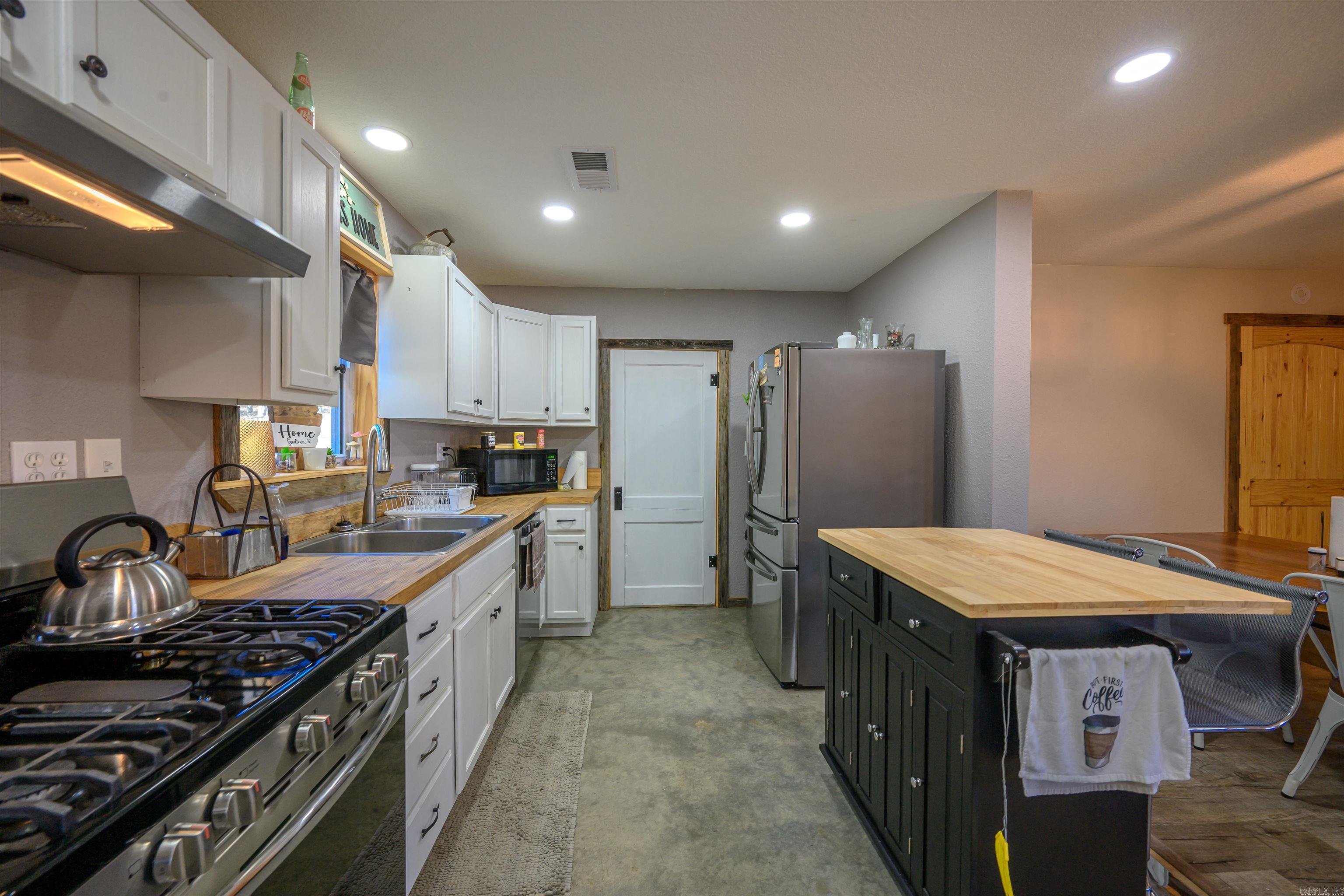 Photo 9 - Residential for sale – 1200  Skyview   Batesville, AR