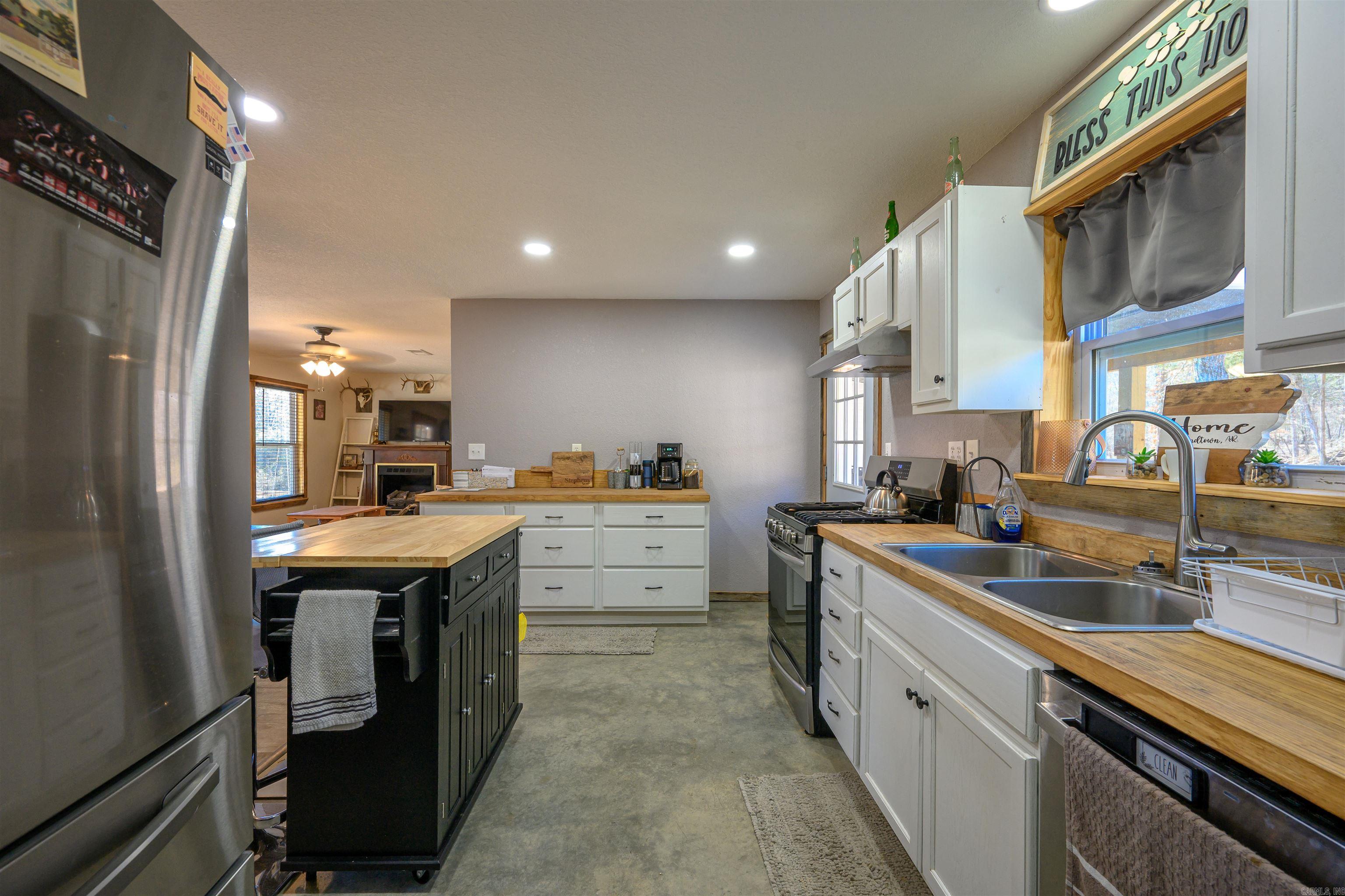 Photo 10 - Residential for sale – 1200  Skyview   Batesville, AR