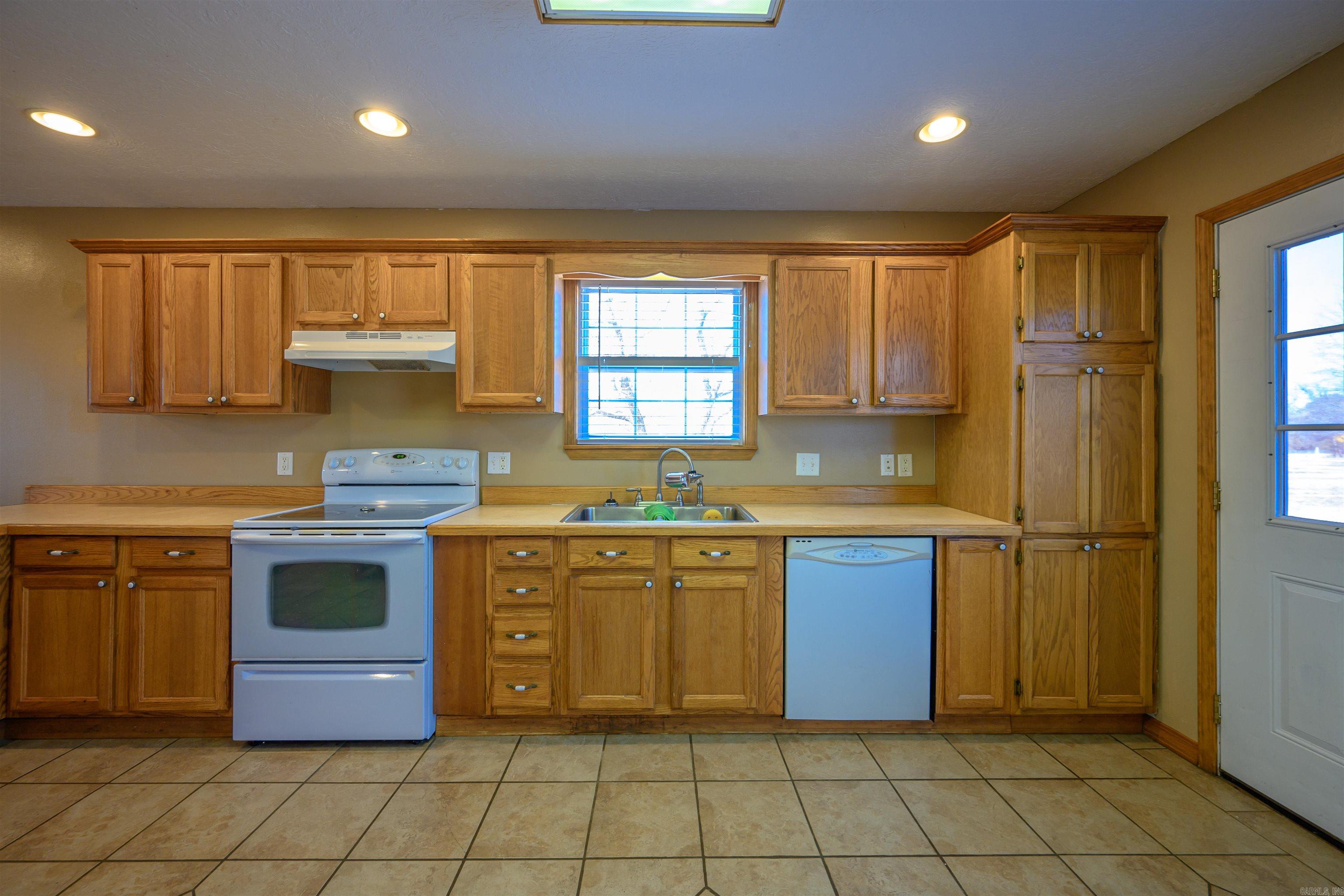 Photo 6 - Residential for sale – 360 W 13th   Newark, AR