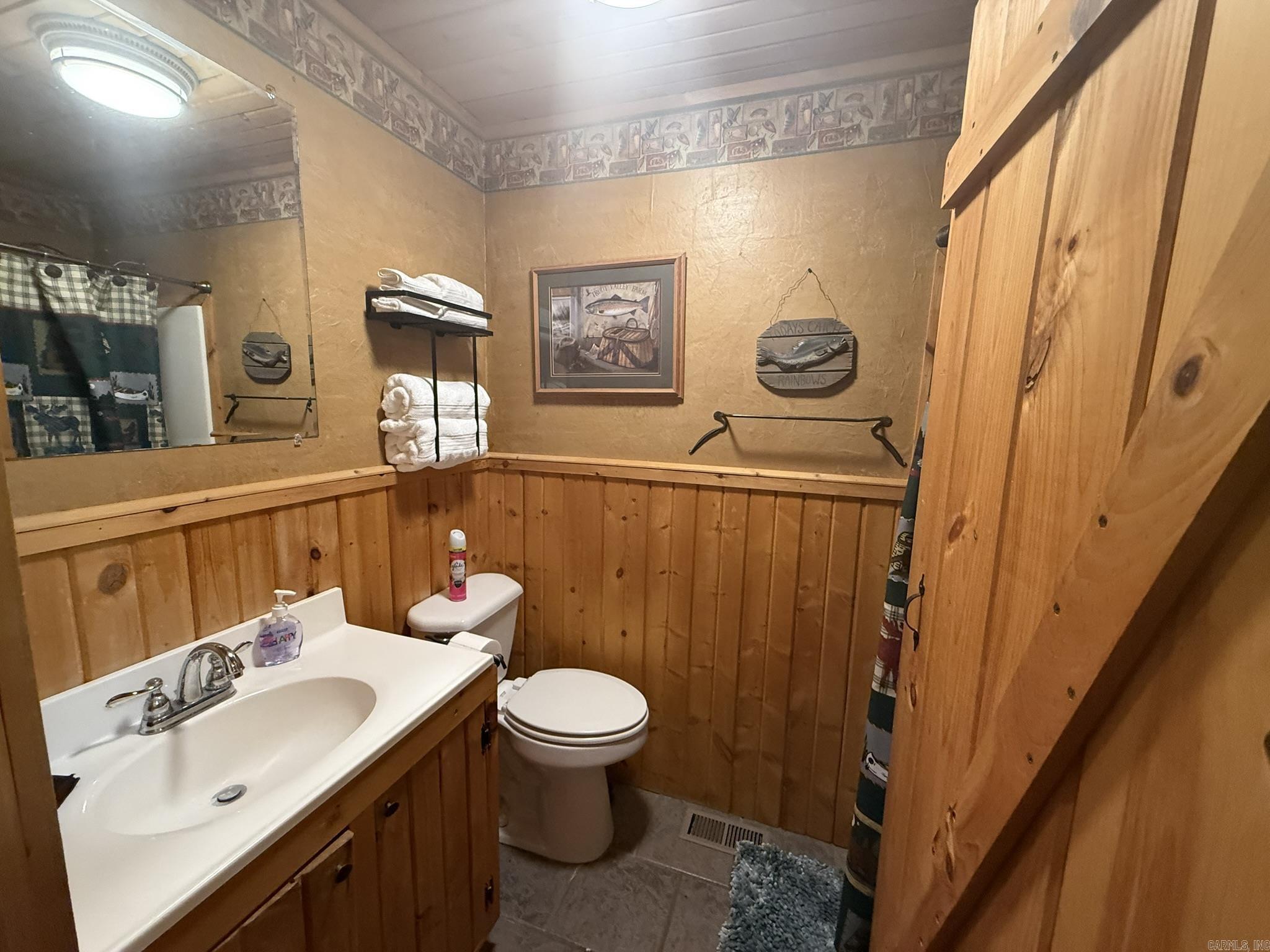 Photo 17 - Residential for sale – 465 S Riverview   Mountain View, AR