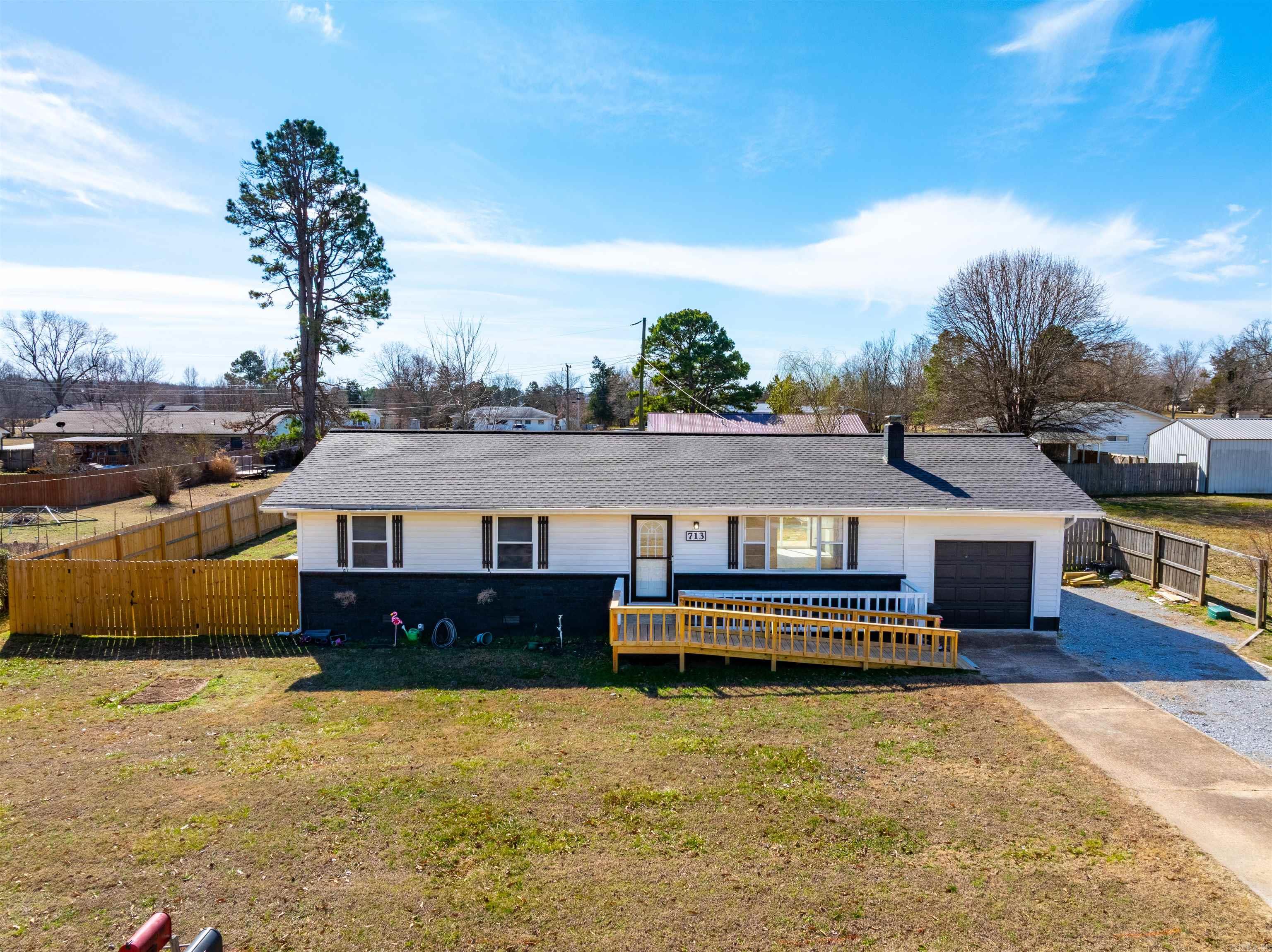 Photo 2 - Residential for sale – 713  Circle   Cave City, AR