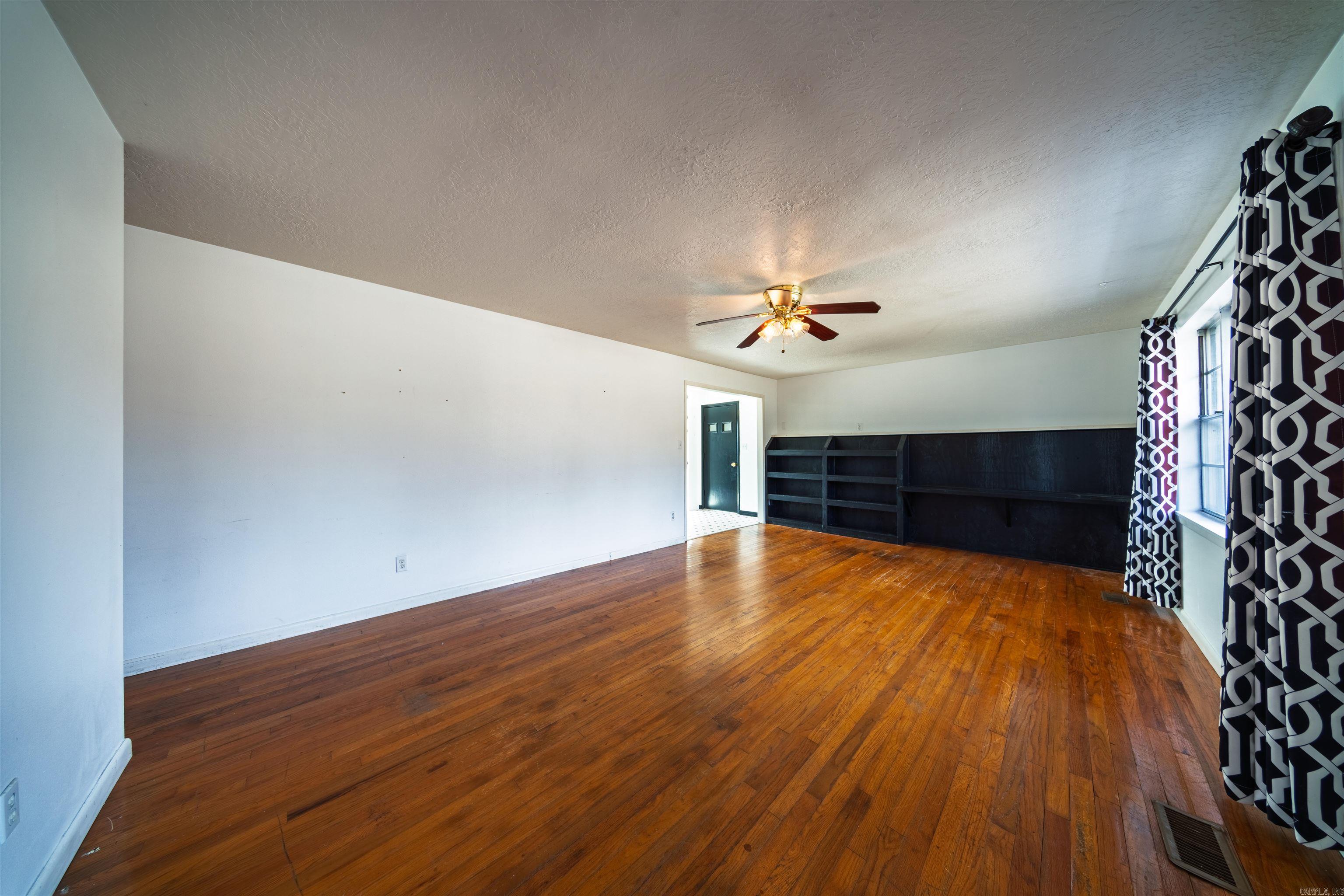 Photo 3 - Residential for sale – 713  Circle   Cave City, AR