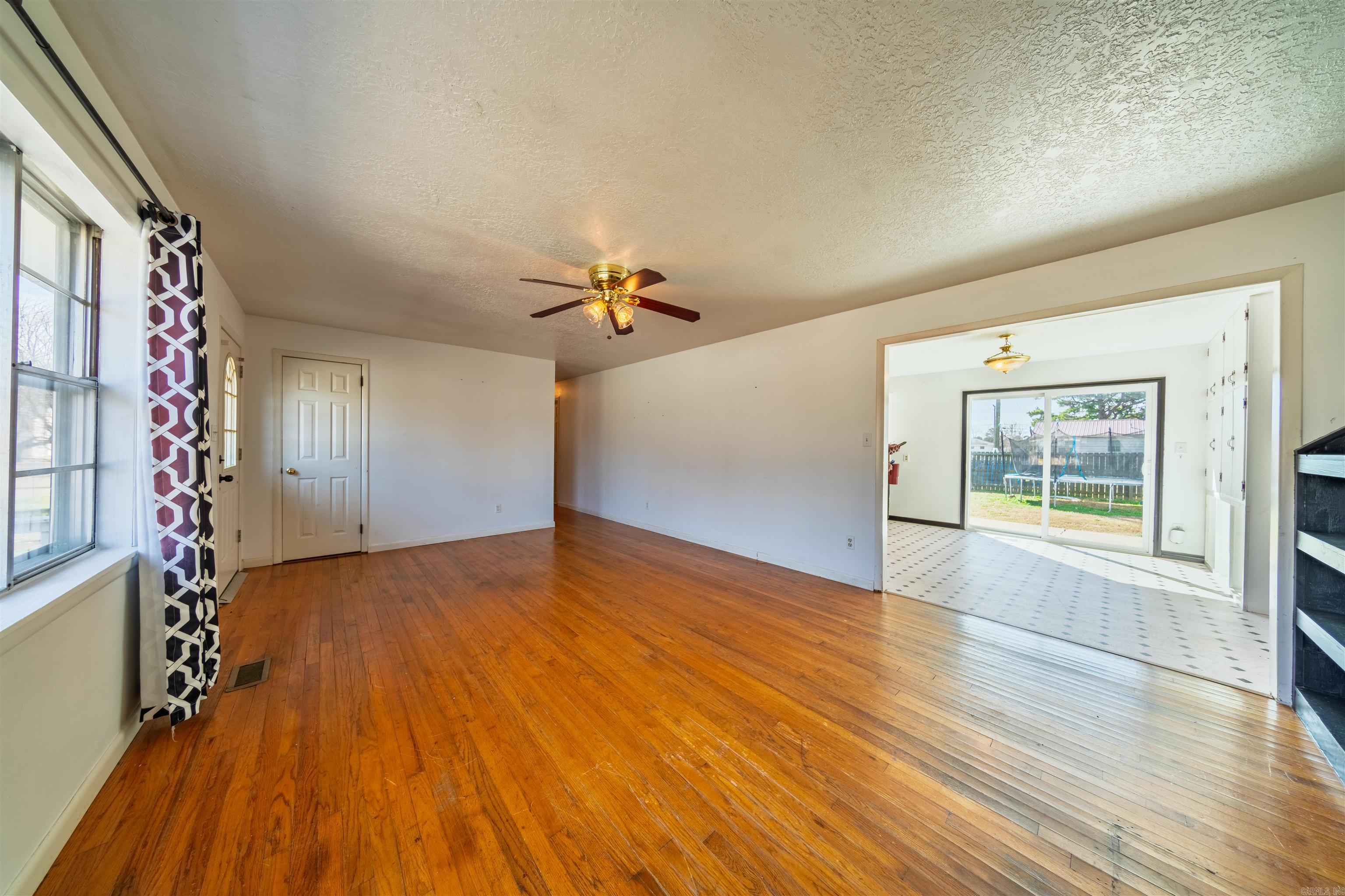 Photo 4 - Residential for sale – 713  Circle   Cave City, AR