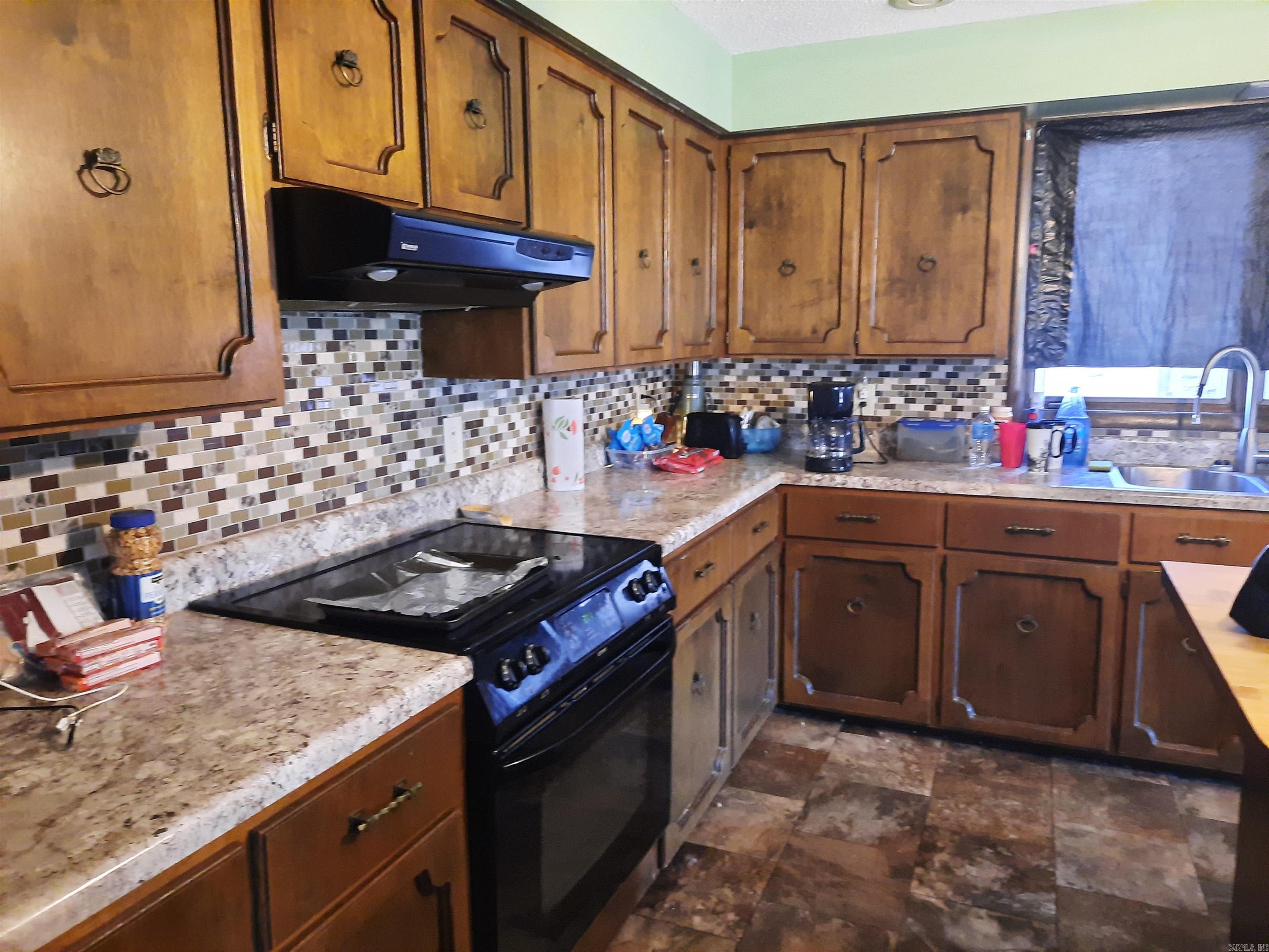 Photo 7 - Residential for sale – 111  Robinson   Mammoth Spring, AR