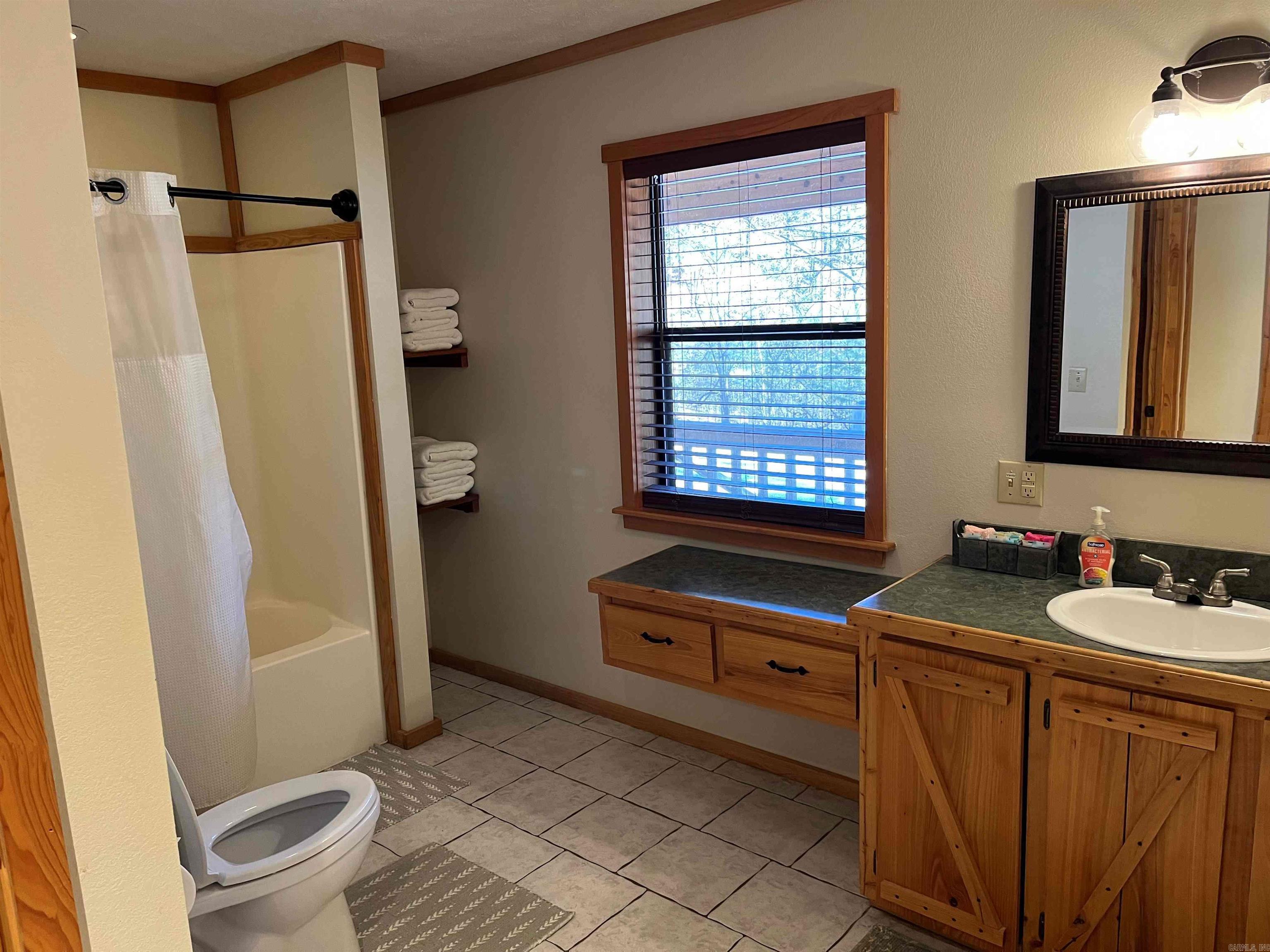 Photo 21 - Residential for sale – 352  Bluff View   Mountain View, AR