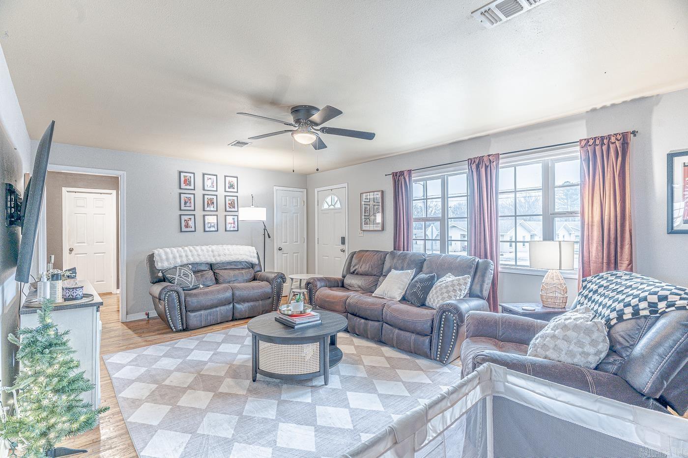 Photo 5 - Residential for sale – 180  College   Melbourne, AR