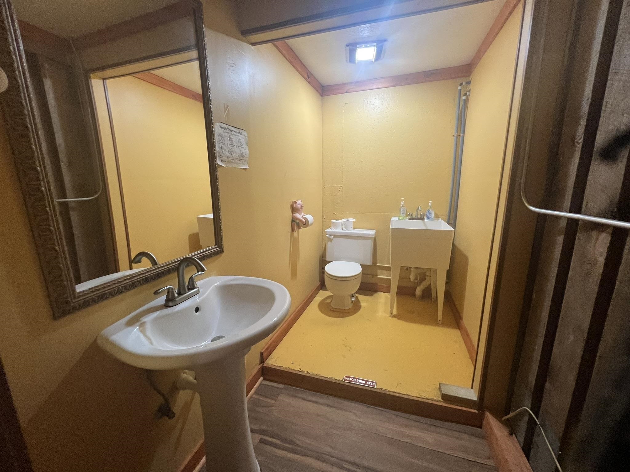 Photo 27 - Commercial / Industrial for sale – 206 E Main   Hardy, AR