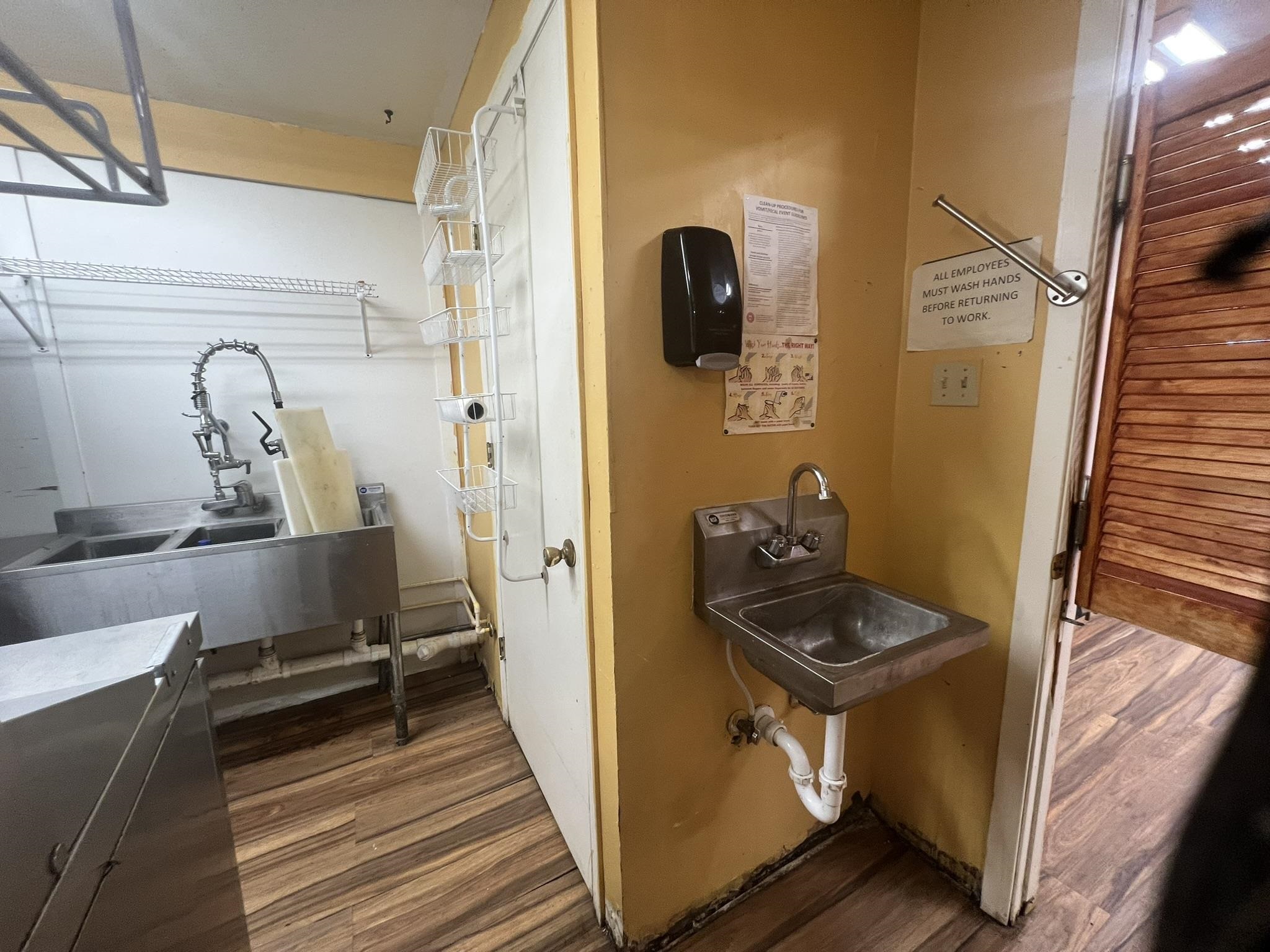 Photo 32 - Commercial / Industrial for sale – 206 E Main   Hardy, AR