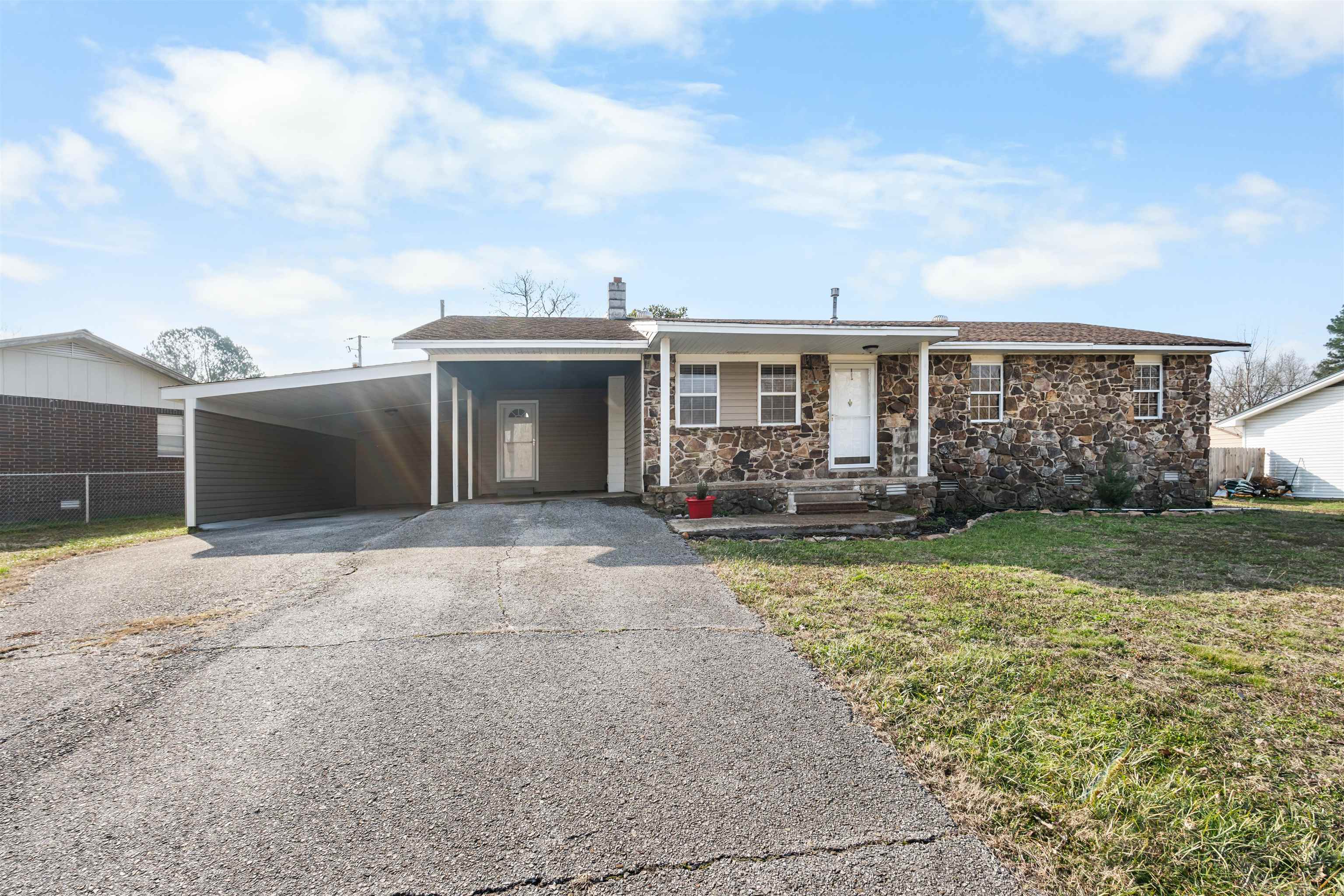 Residential for sale – 102  Capri Drive   Melbourne, AR