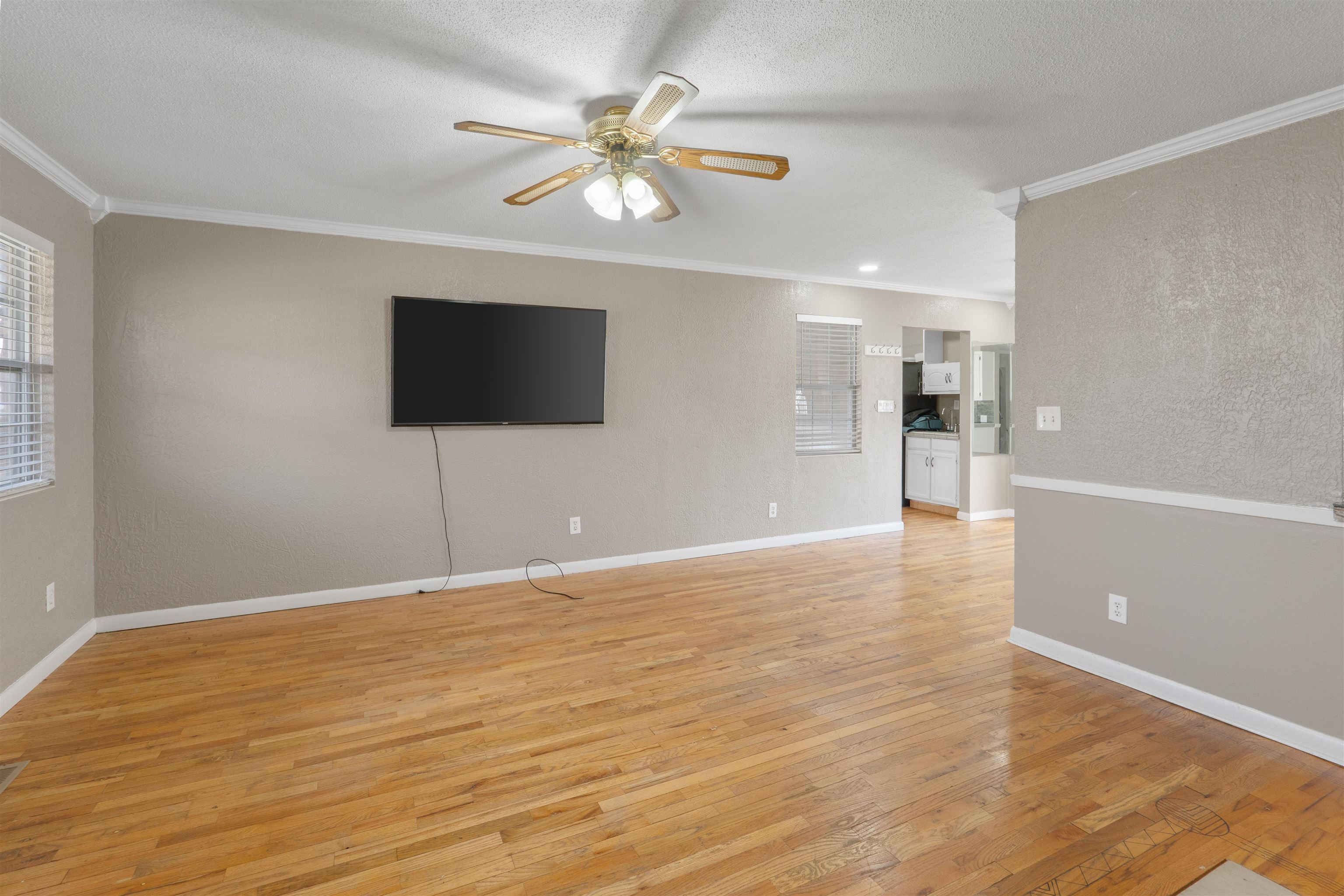 Photo 2 - Residential for sale – 102  Capri Drive   Melbourne, AR