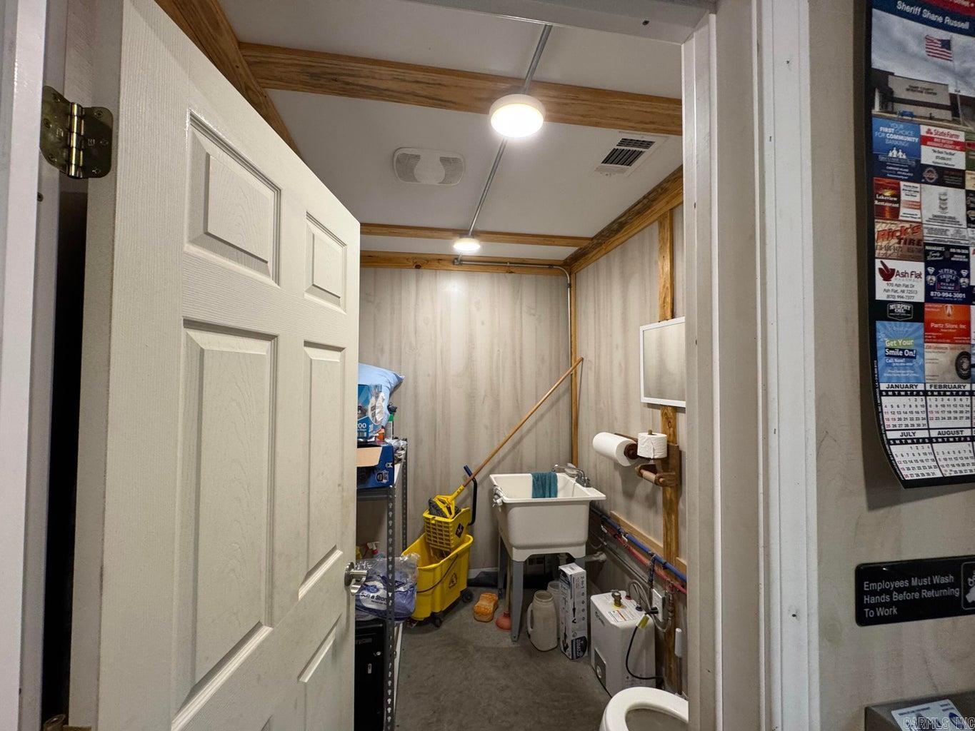 Photo 16 - Commercial / Industrial for sale – 127  US-62   Ash Flat, AR