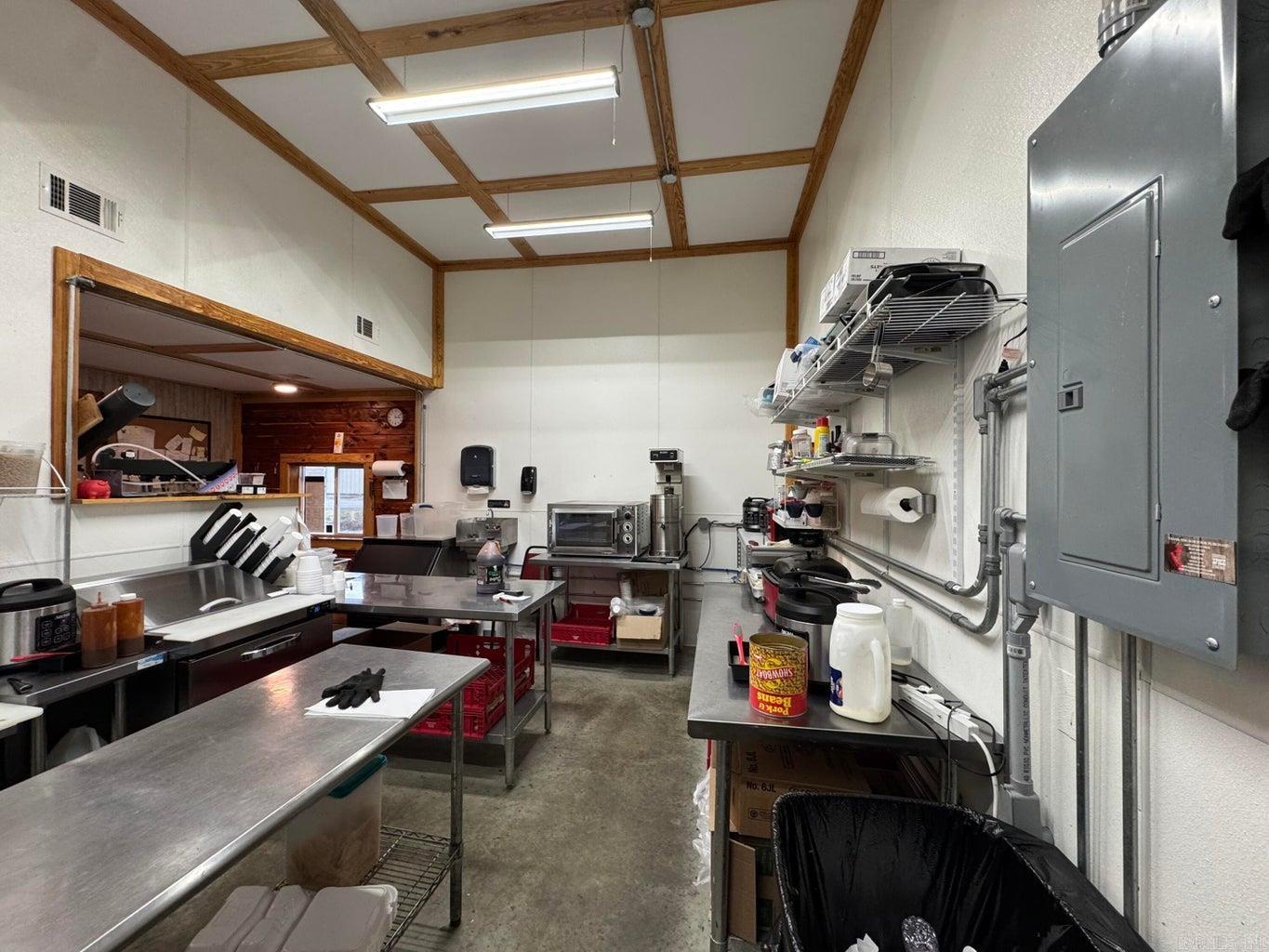 Photo 17 - Commercial / Industrial for sale – 127  US-62   Ash Flat, AR