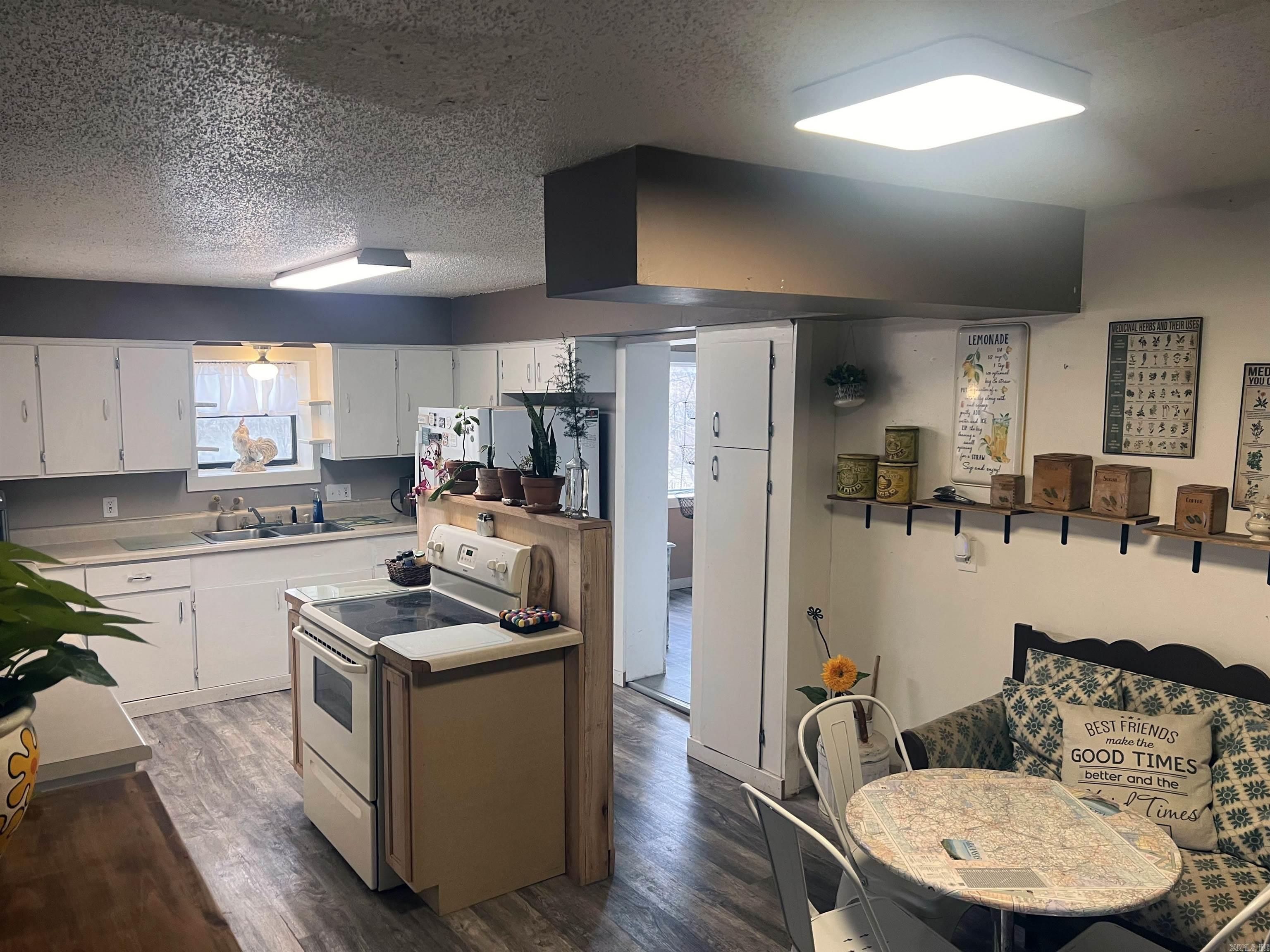 Photo 11 - Residential for sale – 695  Summit   Mammoth Spring, AR