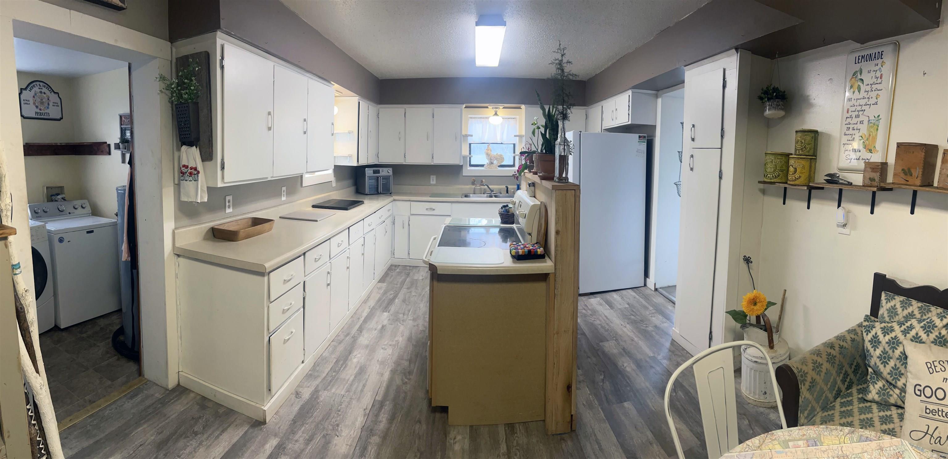 Photo 12 - Residential for sale – 695  Summit   Mammoth Spring, AR