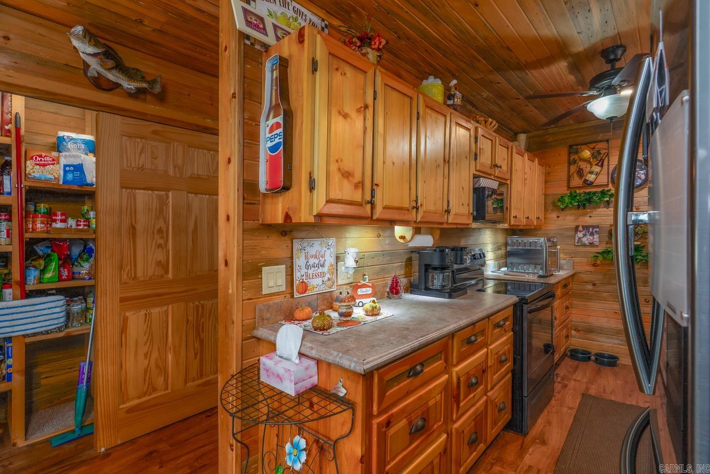 Photo 16 - Residential for sale – 21 W Lakeshore Dr   Highland, AR