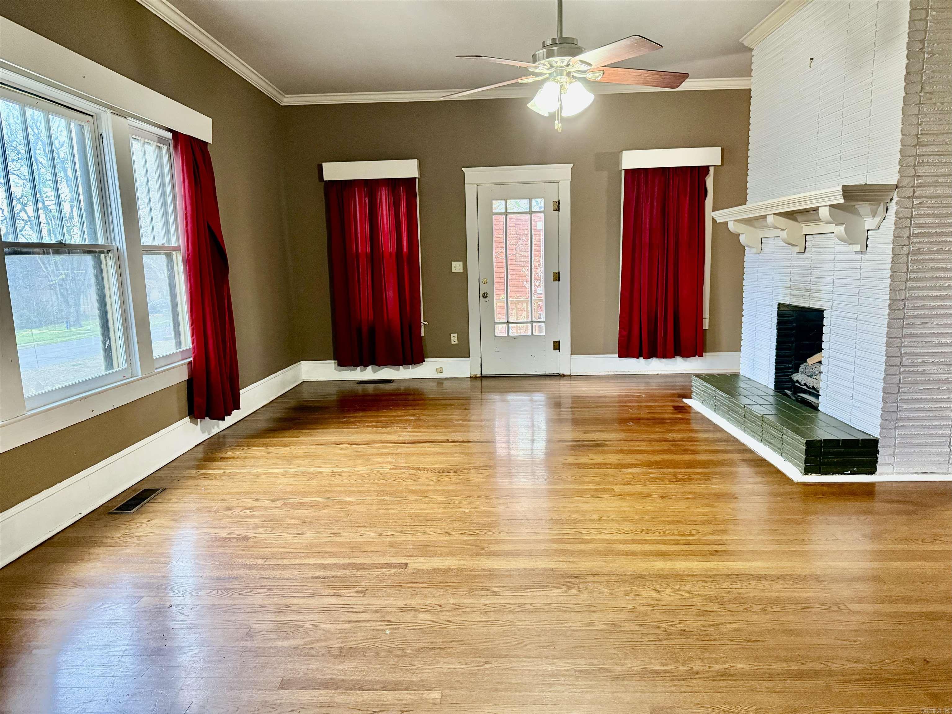 Photo 2 - Residential for sale – 1087 E College   Batesville, AR