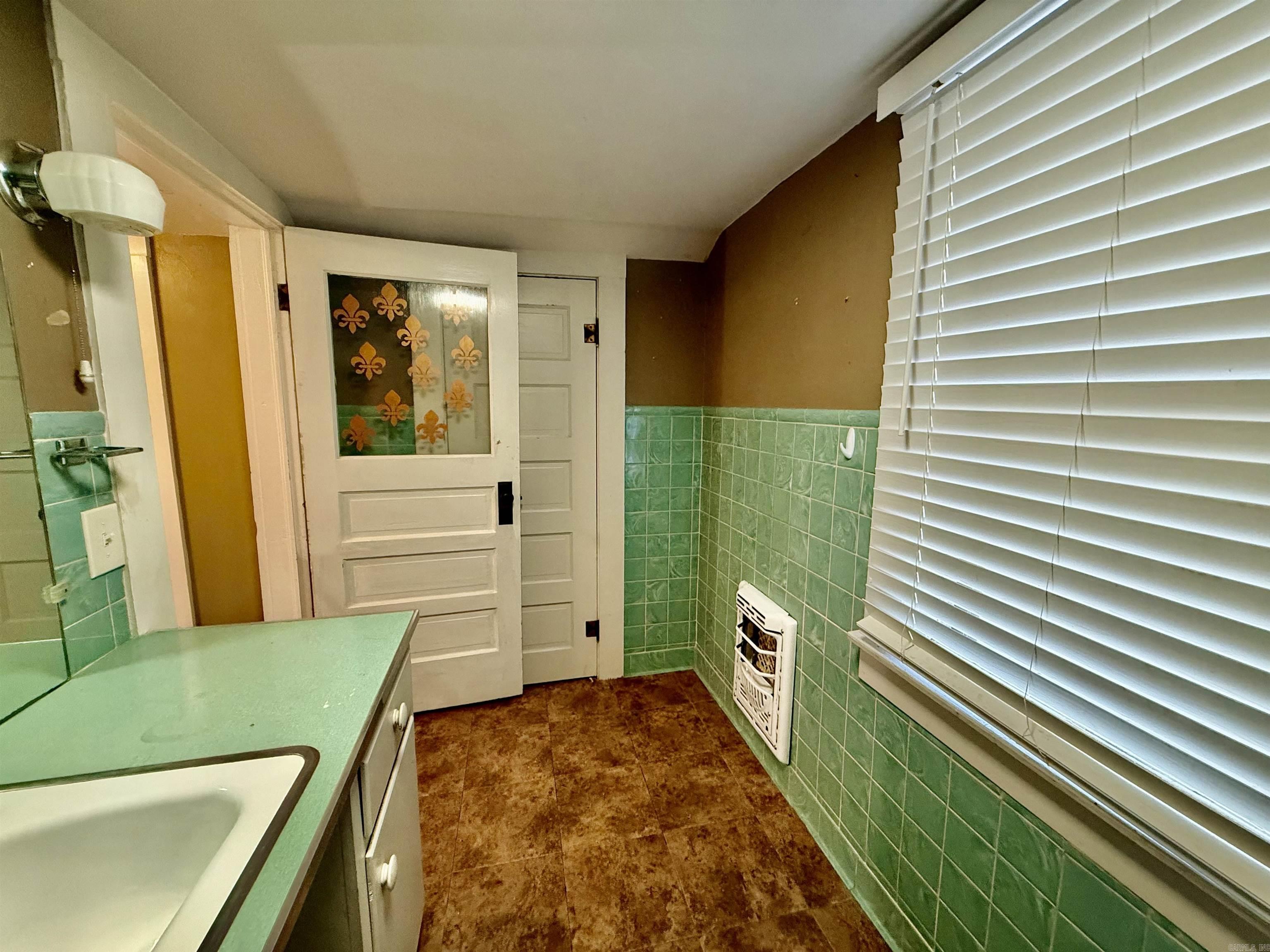 Photo 15 - Residential for sale – 1087 E College   Batesville, AR