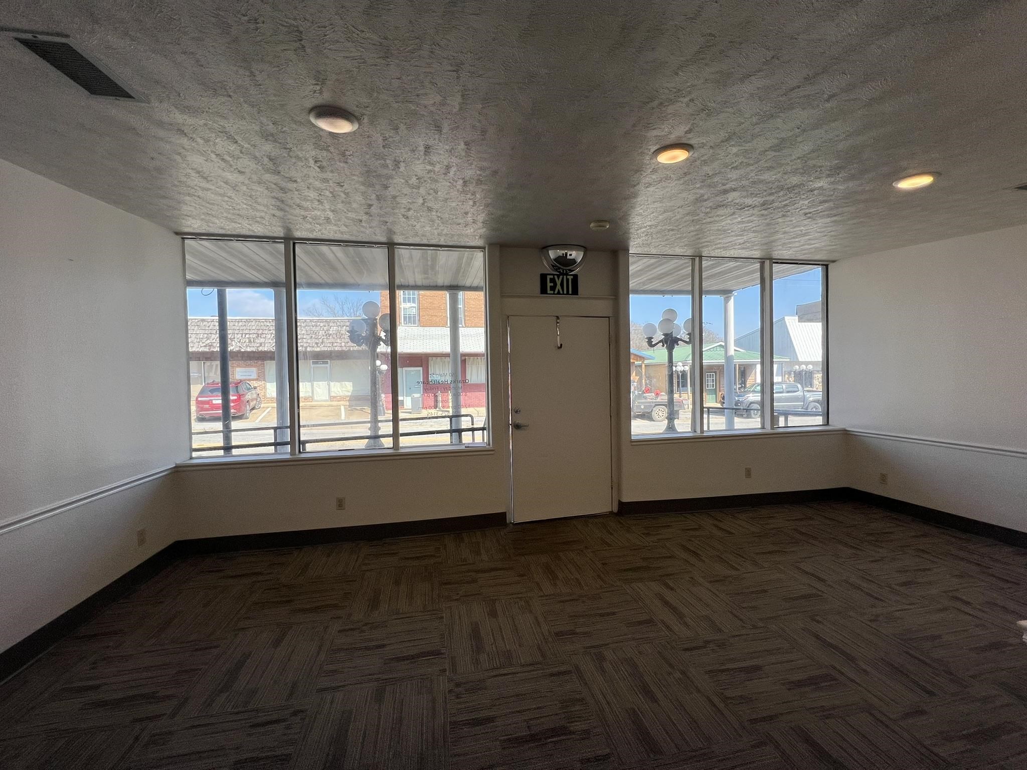 Photo 2 - Commercial / Industrial for sale – 260  Main Street   Mammoth Spring, AR