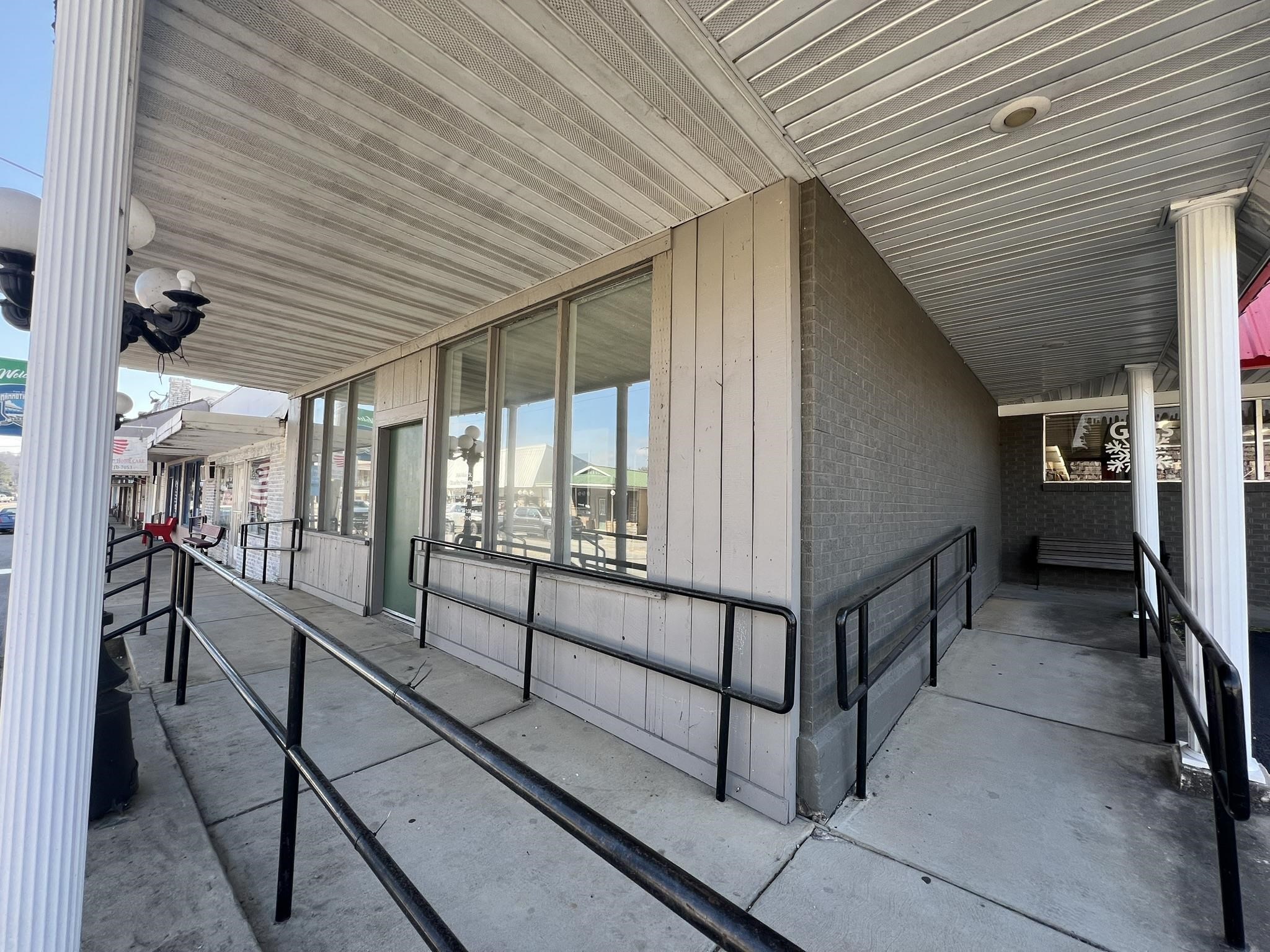 Photo 31 - Commercial / Industrial for sale – 260  Main Street   Mammoth Spring, AR