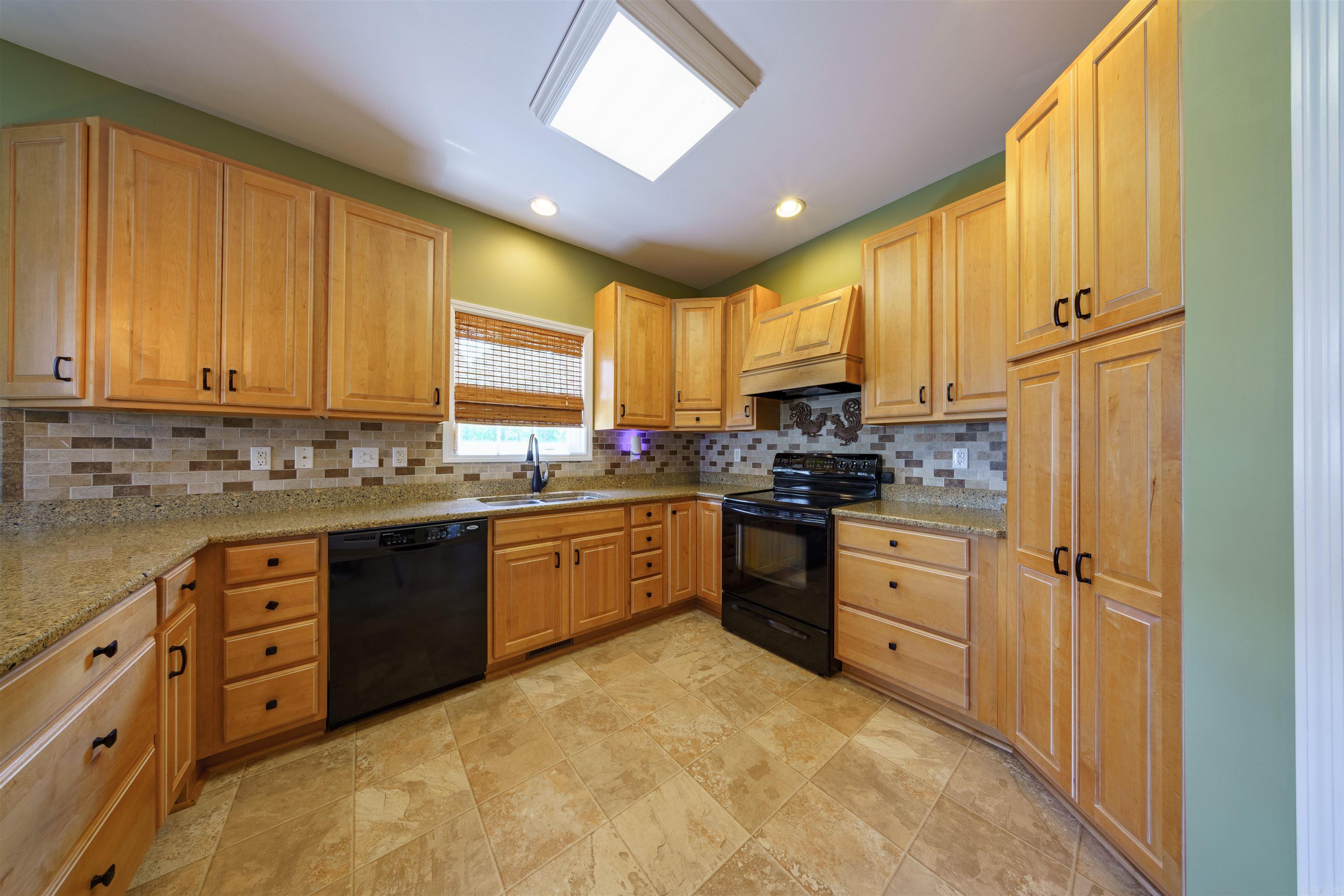 Photo 8 - Residential for sale – 505 E Tri Lakes   Horseshoe Bend, AR