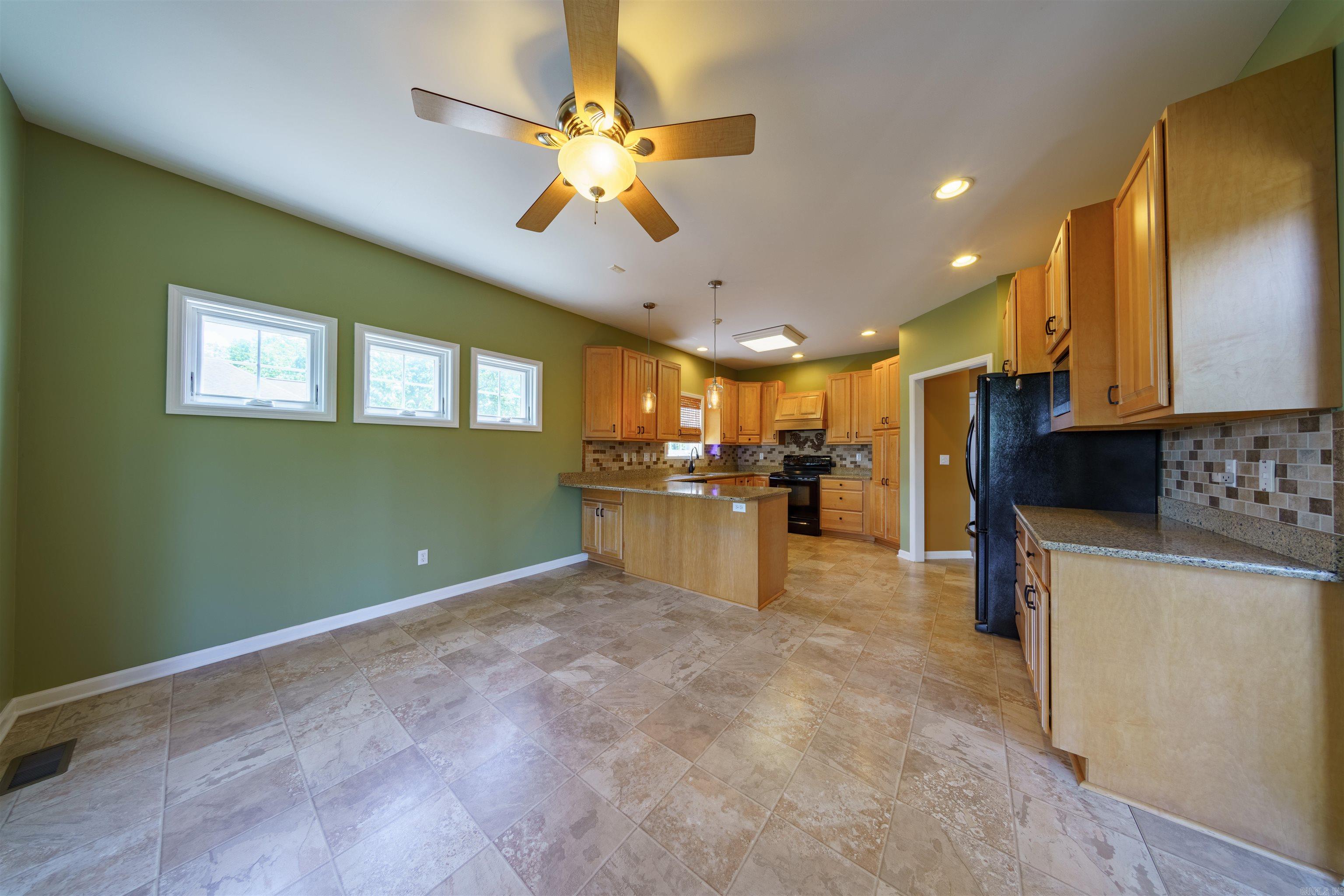 Photo 10 - Residential for sale – 505 E Tri Lakes   Horseshoe Bend, AR