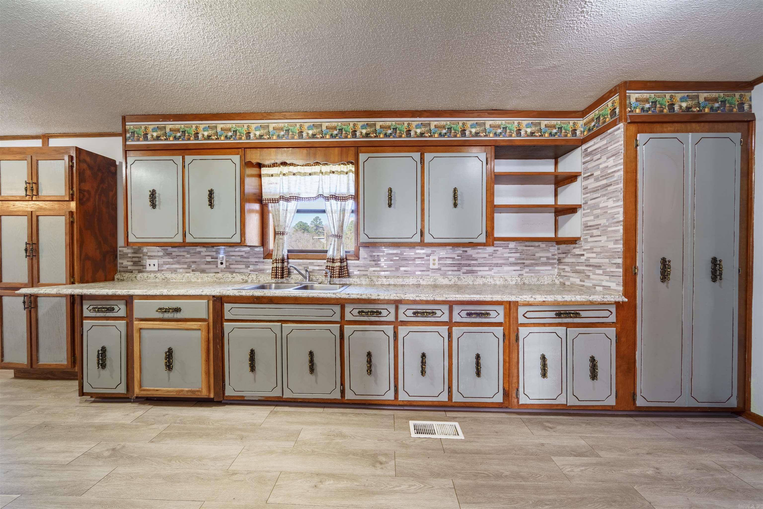 Photo 9 - Residential for sale – 651  Golden   Cave City, AR