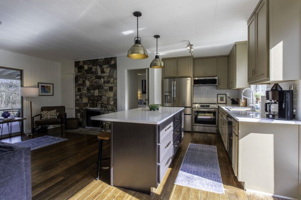 Photo 12 - Residential for sale – 276  Bee Run   Hardy, AR