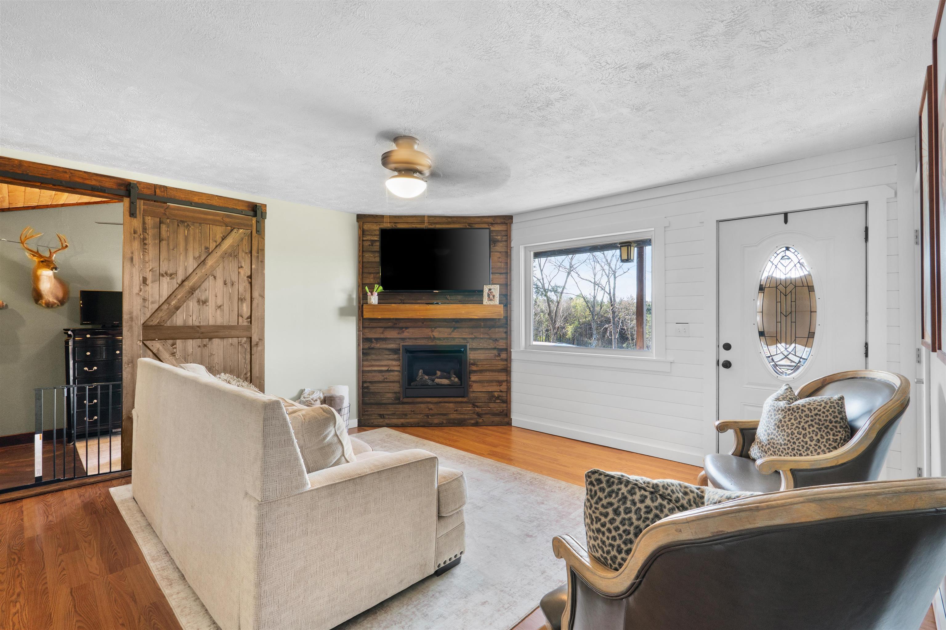 Photo 2 - Residential for sale – 613 E 1st Street   Calico Rock, AR