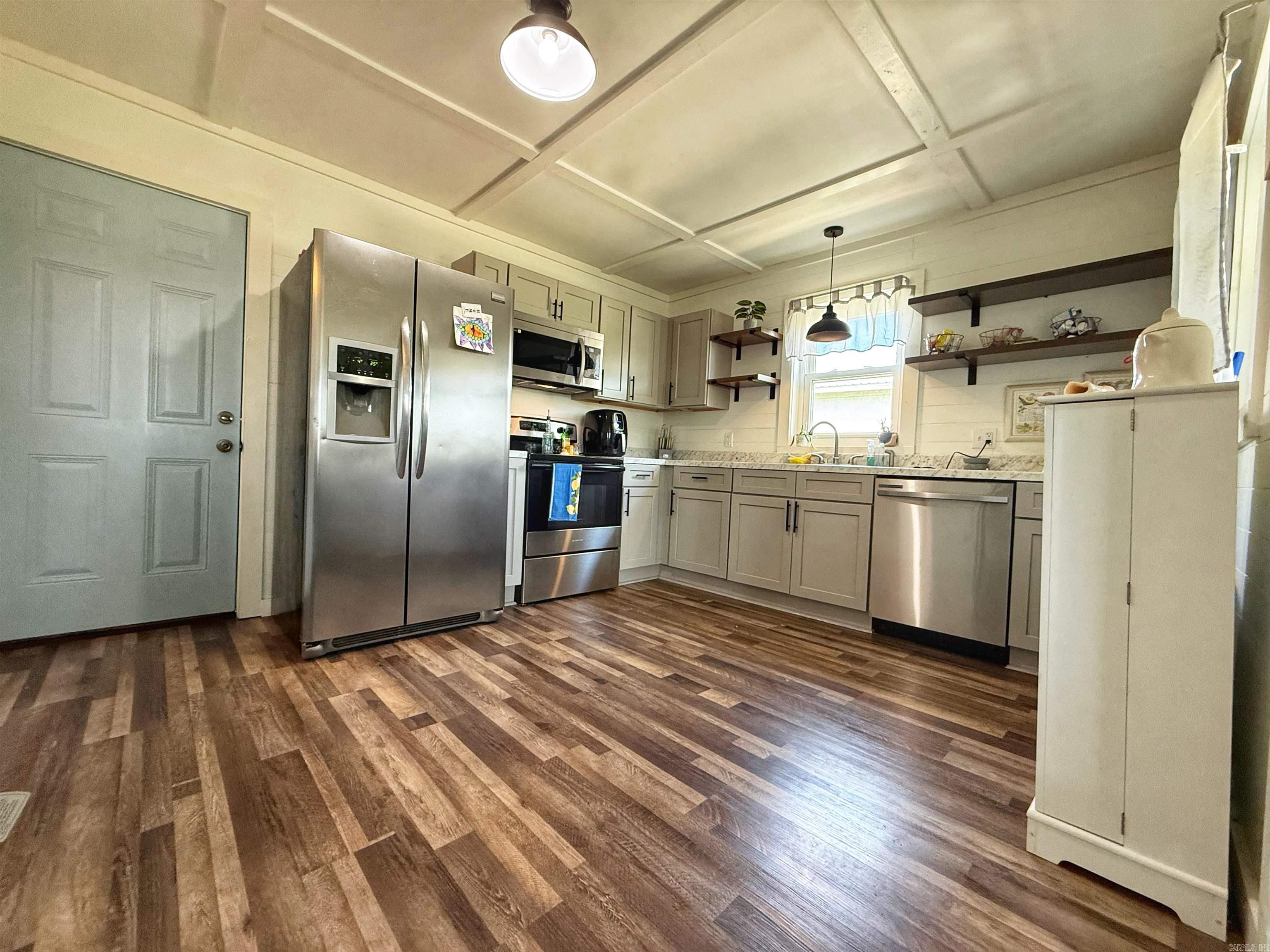 Photo 3 - Residential for sale – 814  Heber Springs   Batesville, AR