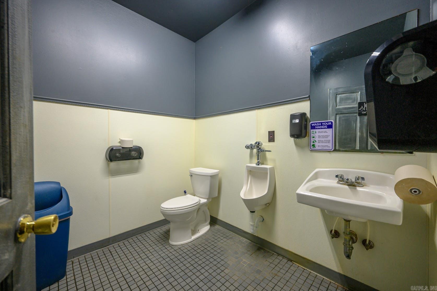 Photo 21 - Commercial / Industrial for sale – 2121  Batesville Blvd   Batesville, AR