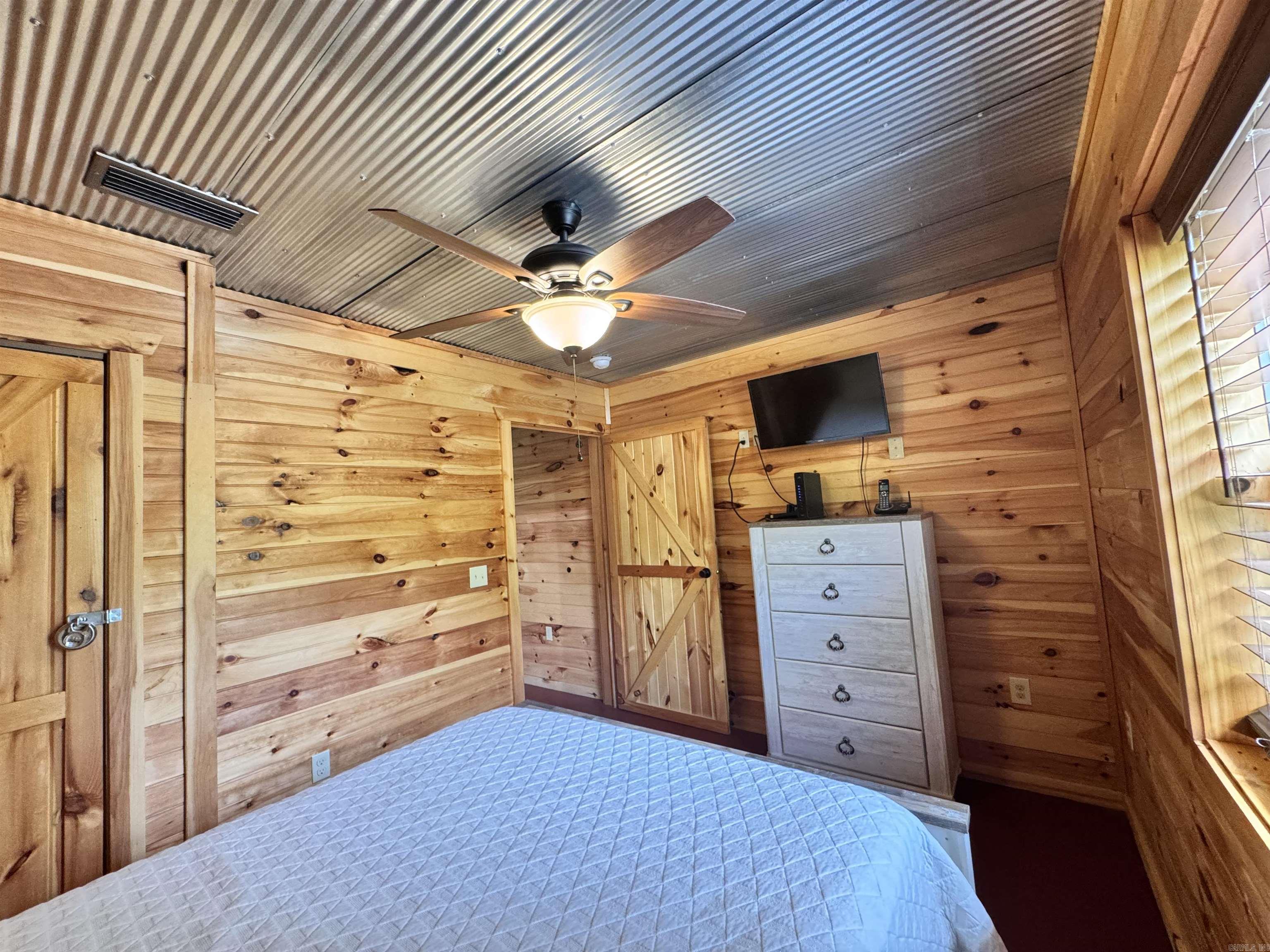 Photo 13 - Residential for sale – 950  Cool Water Retreat   Mountain View, AR