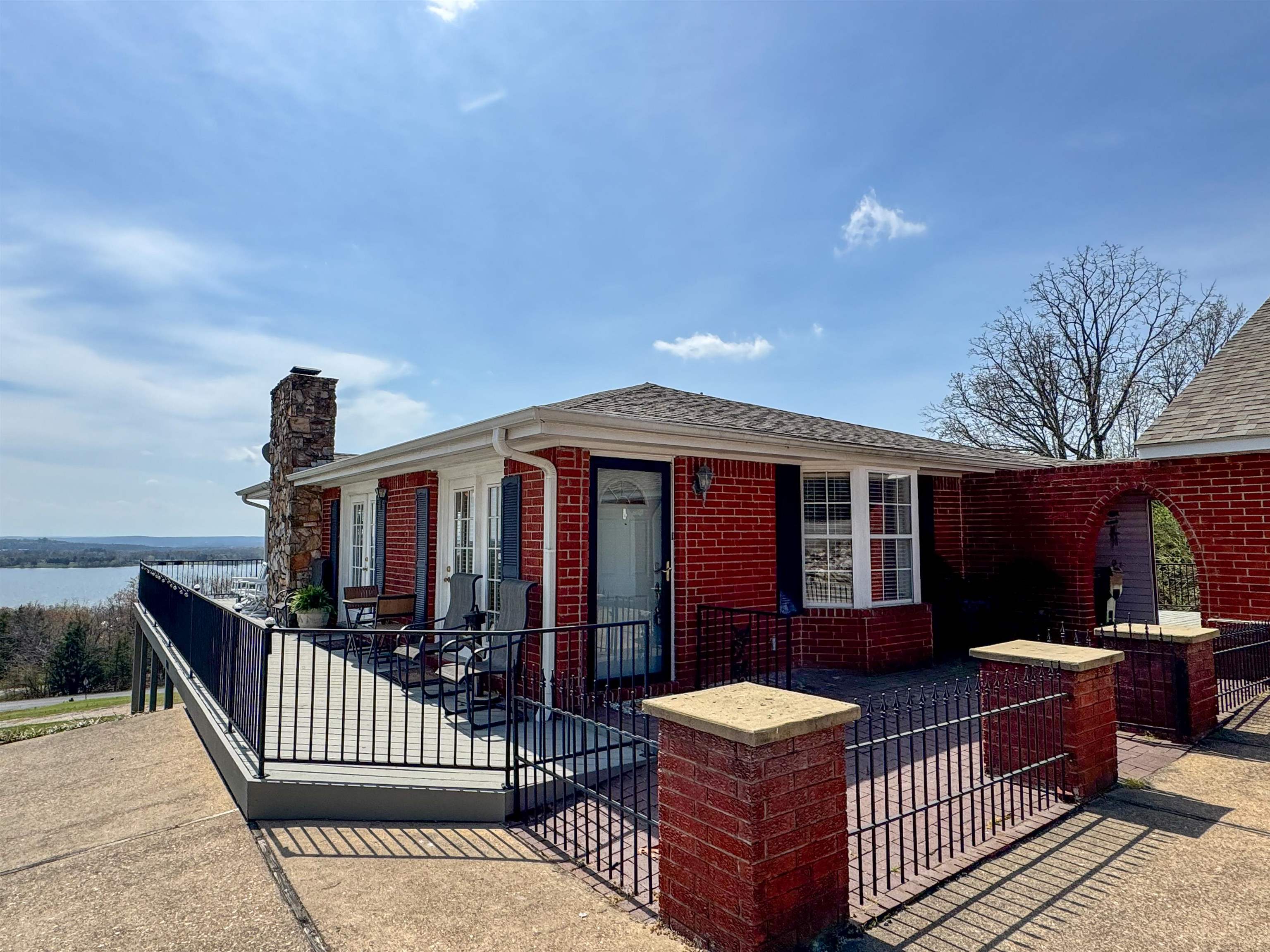 Photo 2 - Residential for sale – 2009  Michigan Ave   Horseshoe Bend, AR