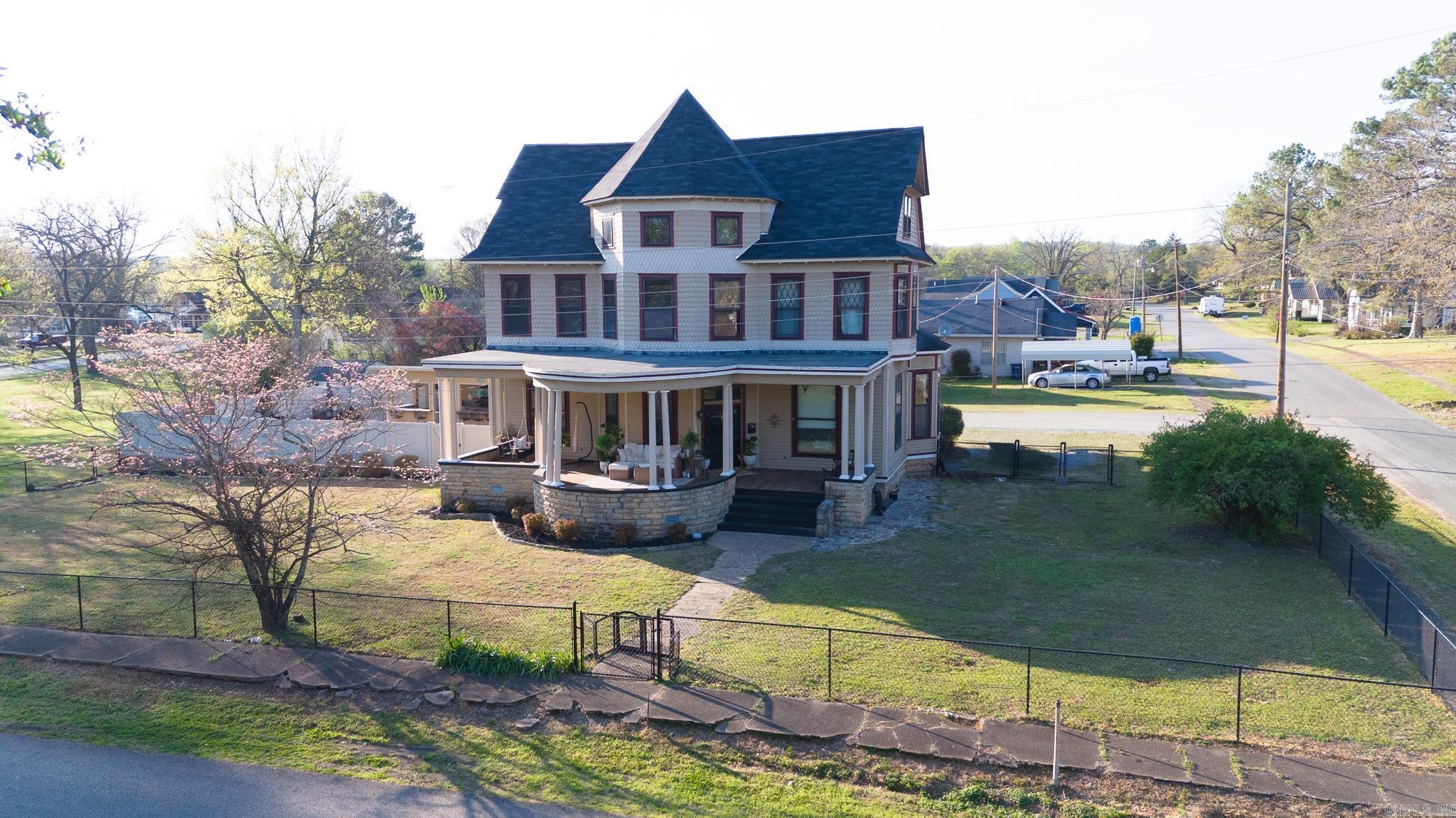 Photo 3 - Residential for sale – 283 E Chestnut   Batesville, AR