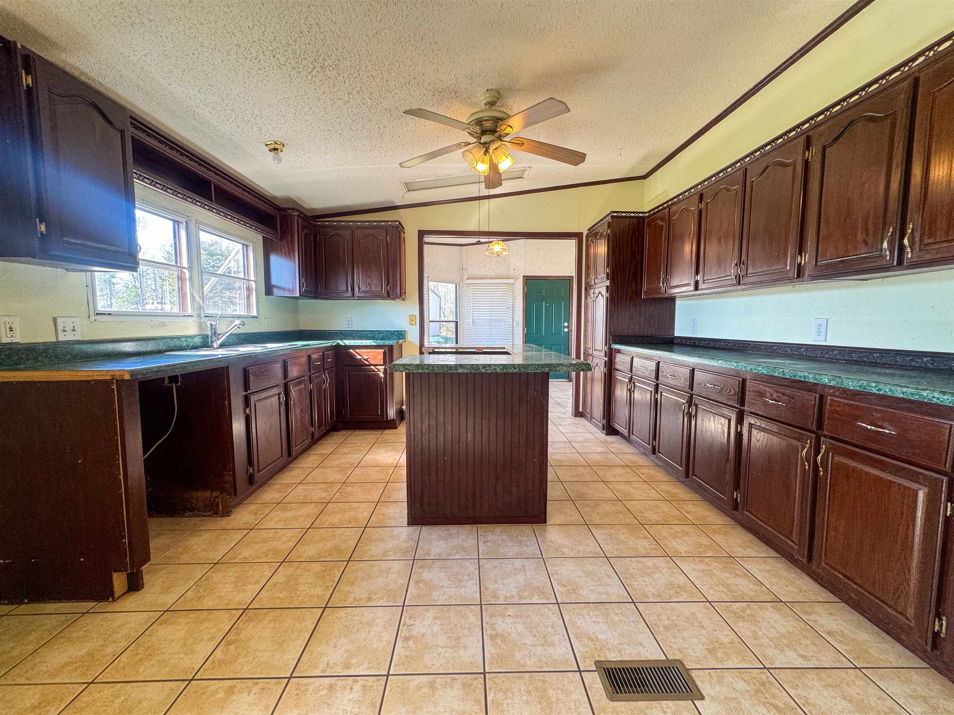 Photo 14 - Residential for sale – 1334  Annette   Mountain View, AR