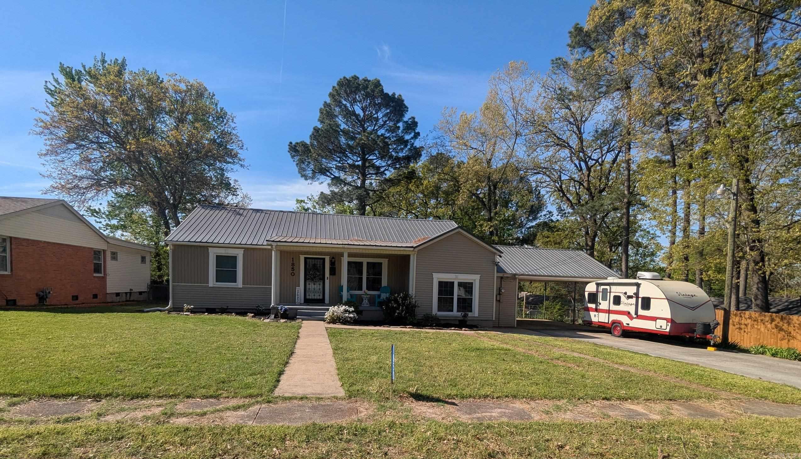 Photo 2 - Residential for sale – 1850  Maple   Batesville, AR