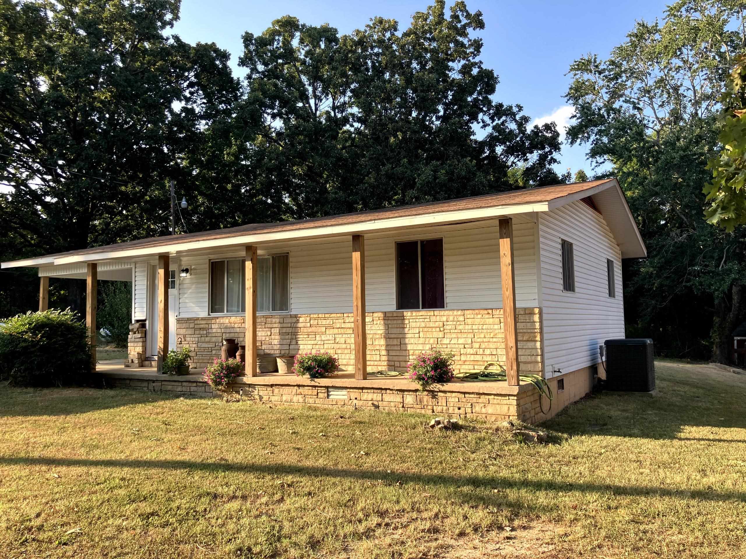 Photo 2 - Residential for sale – 1416 W Cardinal   Horseshoe Bend, AR