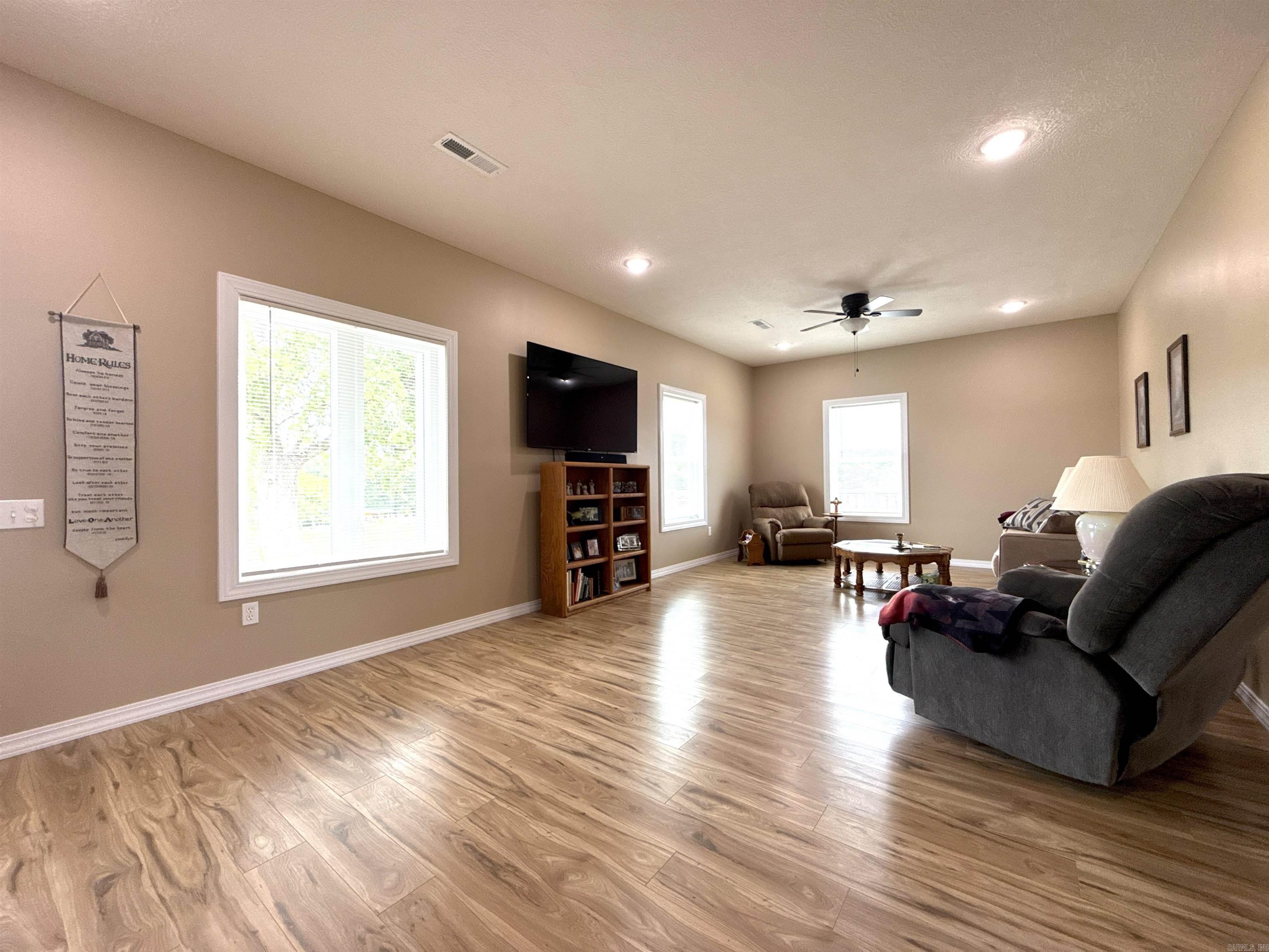 Photo 4 - Residential for sale – 631  Spring Valley   Mammoth Spring, AR