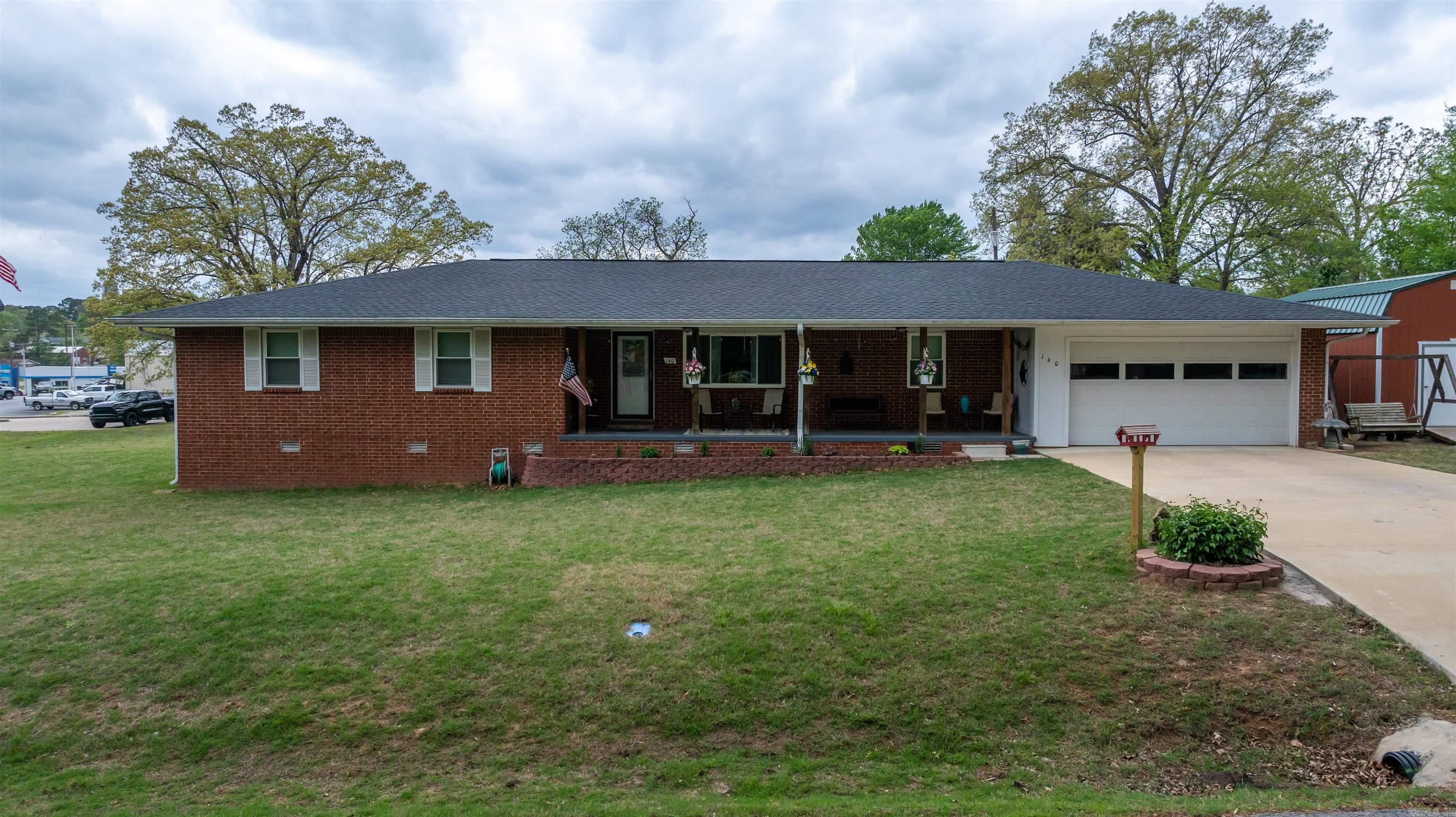 Photo 2 - Residential for sale – 140 N Spring   Melbourne, AR