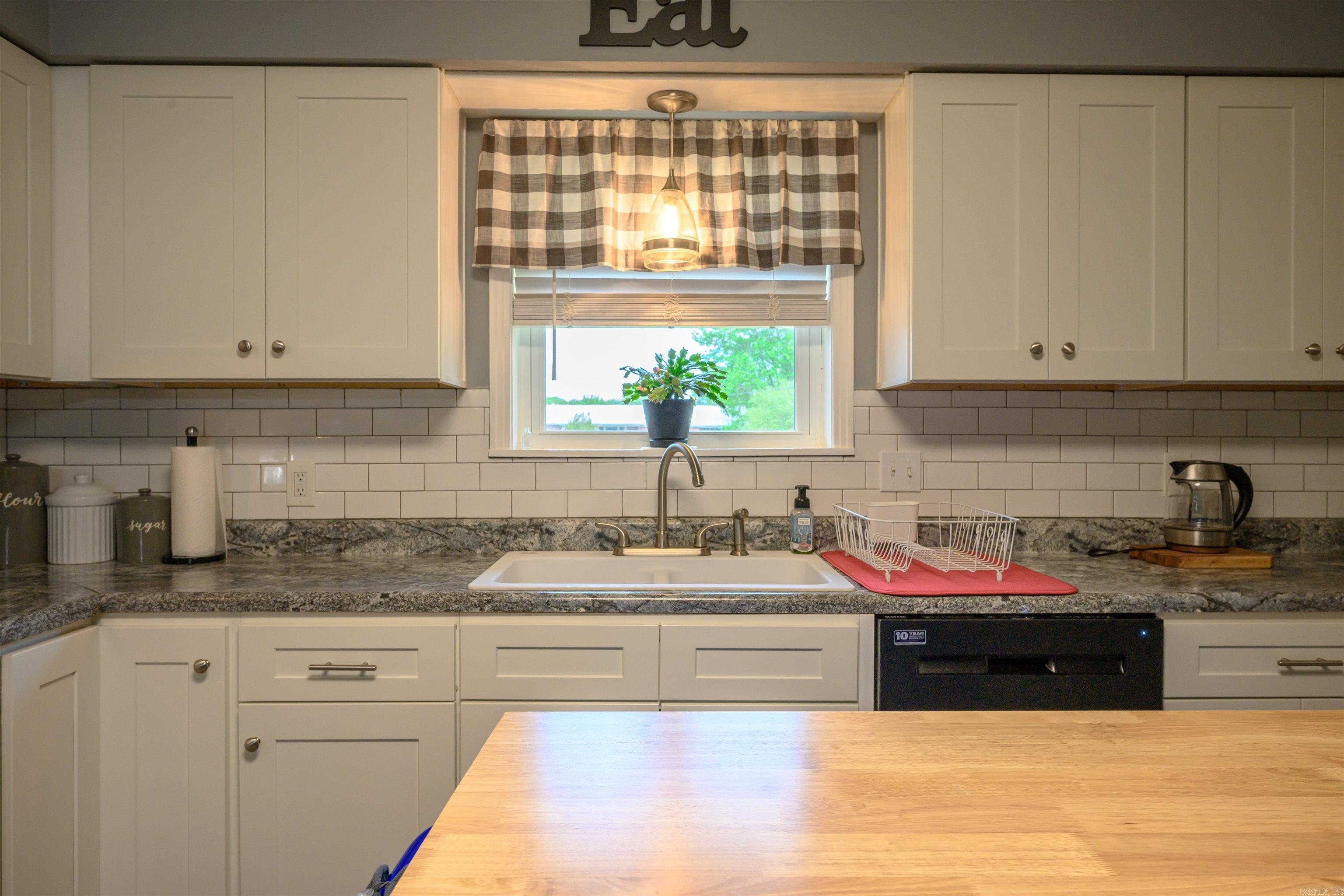 Photo 9 - Residential for sale – 140 N Spring   Melbourne, AR