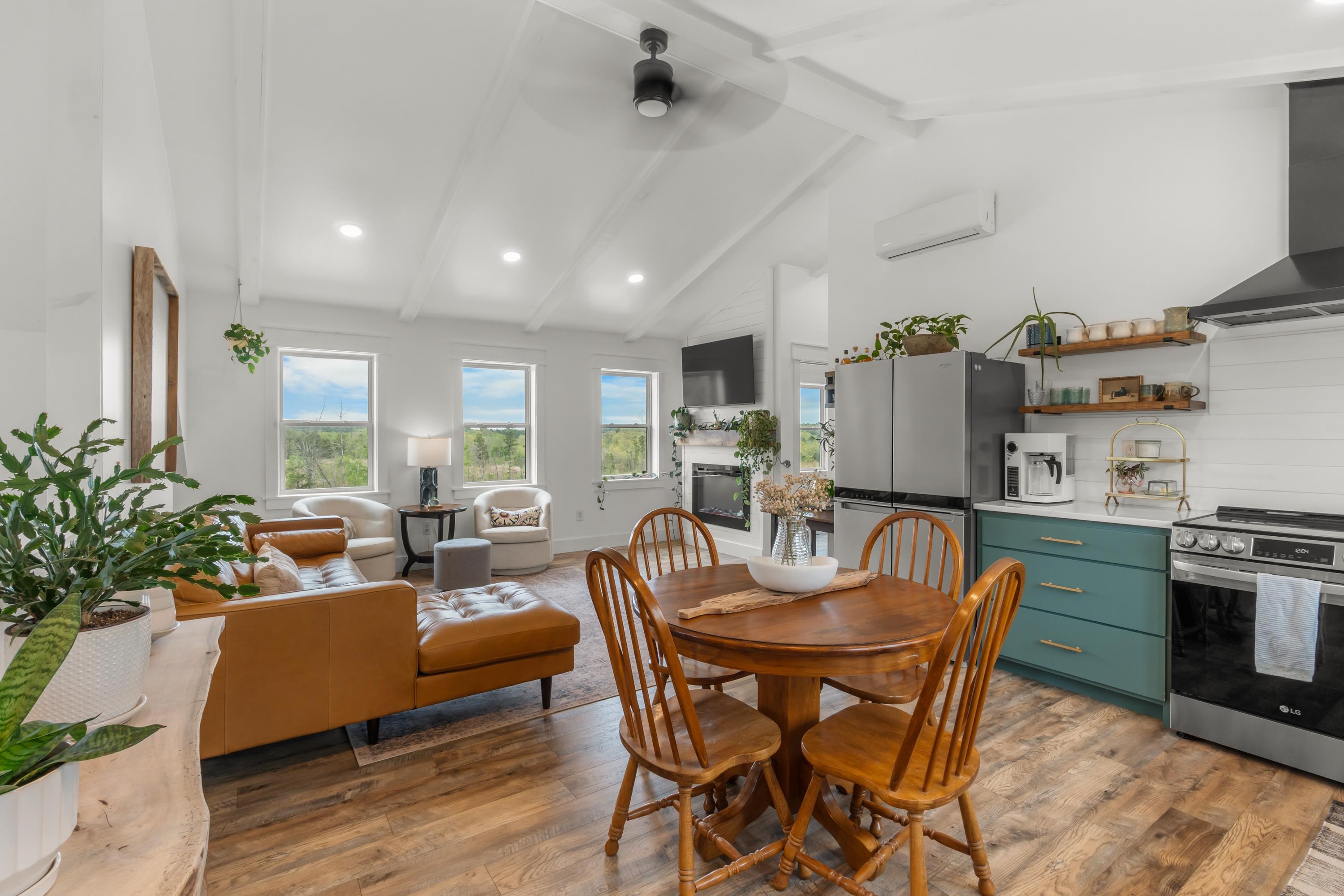 Photo 2 - Residential for sale – 1881 E AR 56 Hwy   Violet Hill, AR