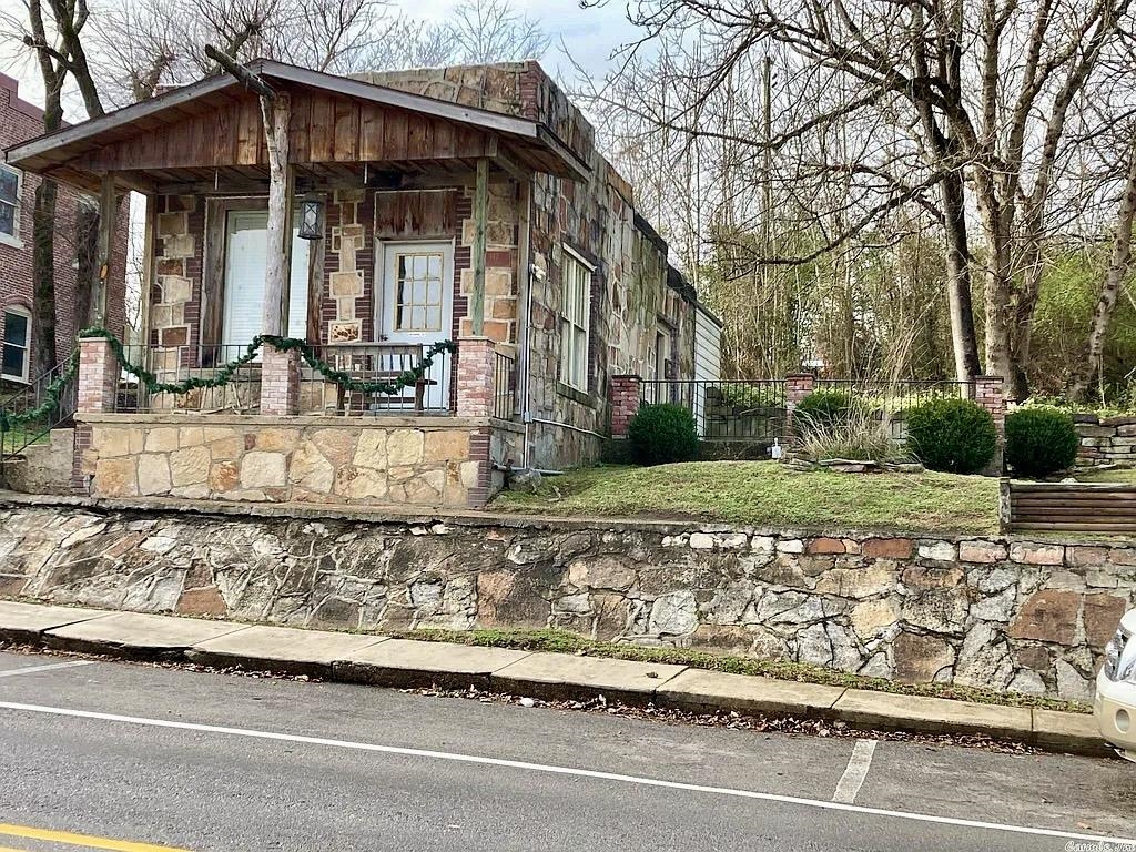 Commercial / Industrial for sale – 142  Main Street   Calico Rock, AR