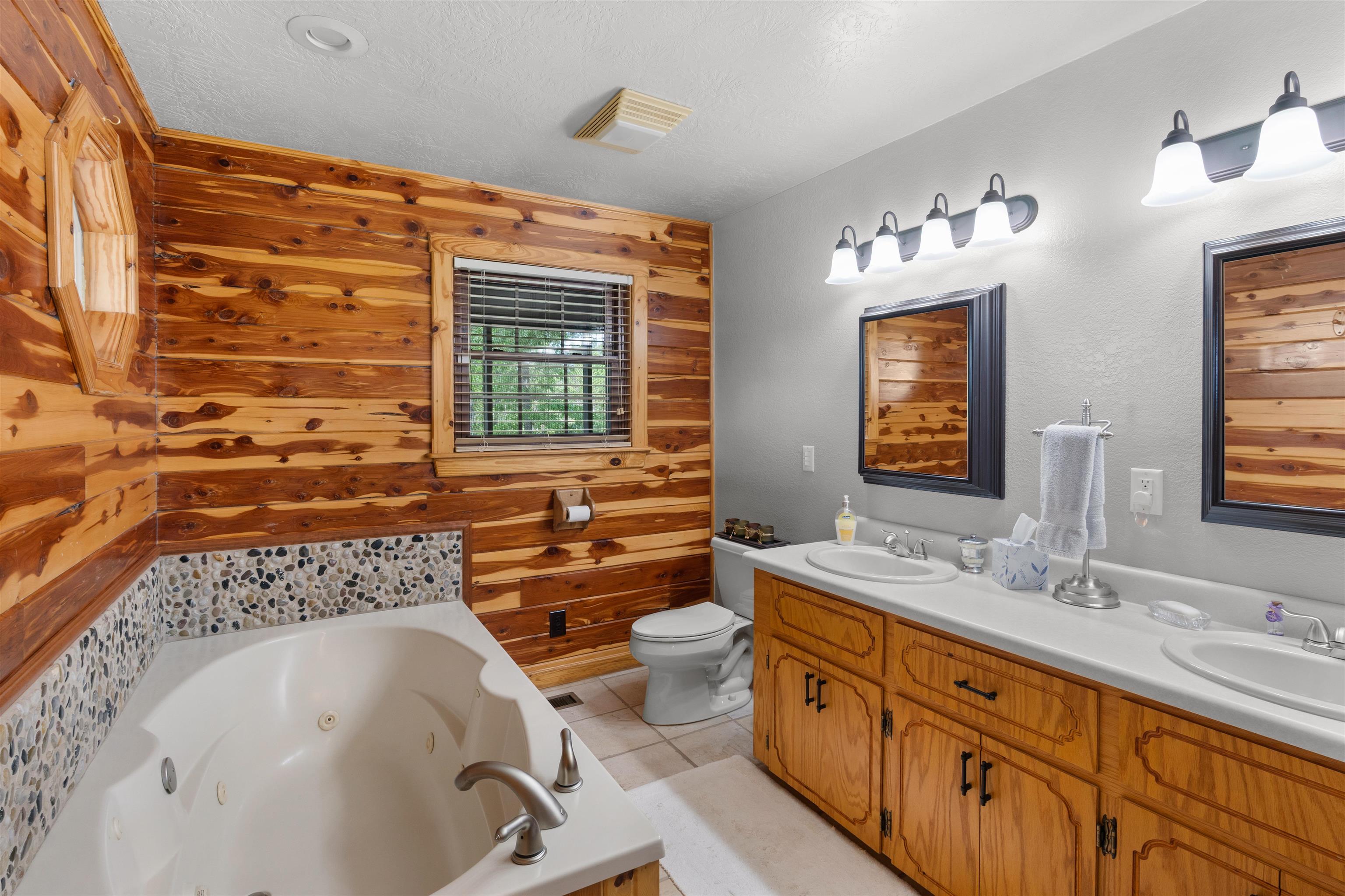 Photo 9 - Residential for sale – 854  Hurricane Creek Rd.   Melbourne, AR