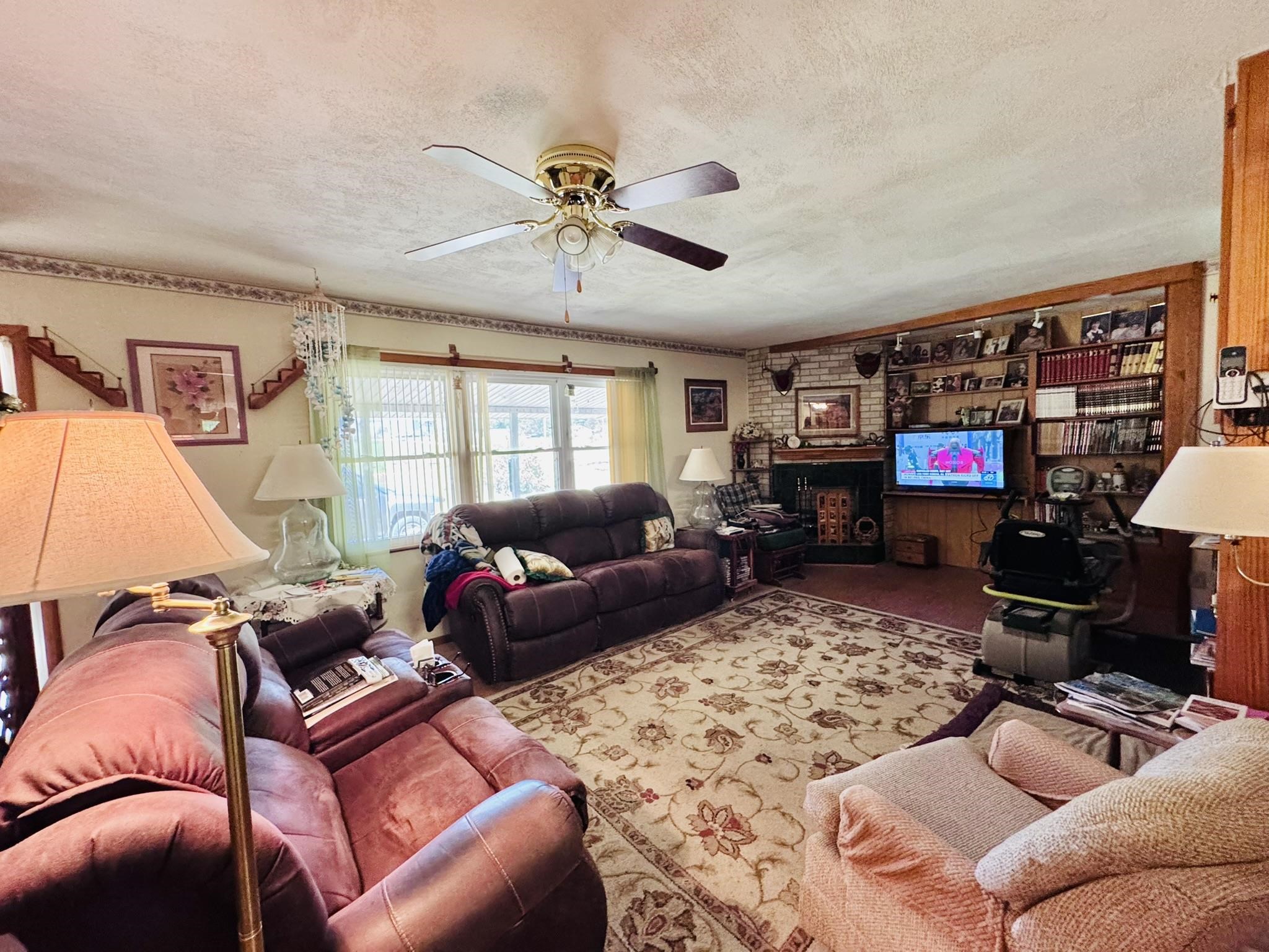 Photo 2 - Residential for sale – 884  J Bar J Circle   Violet Hill, AR