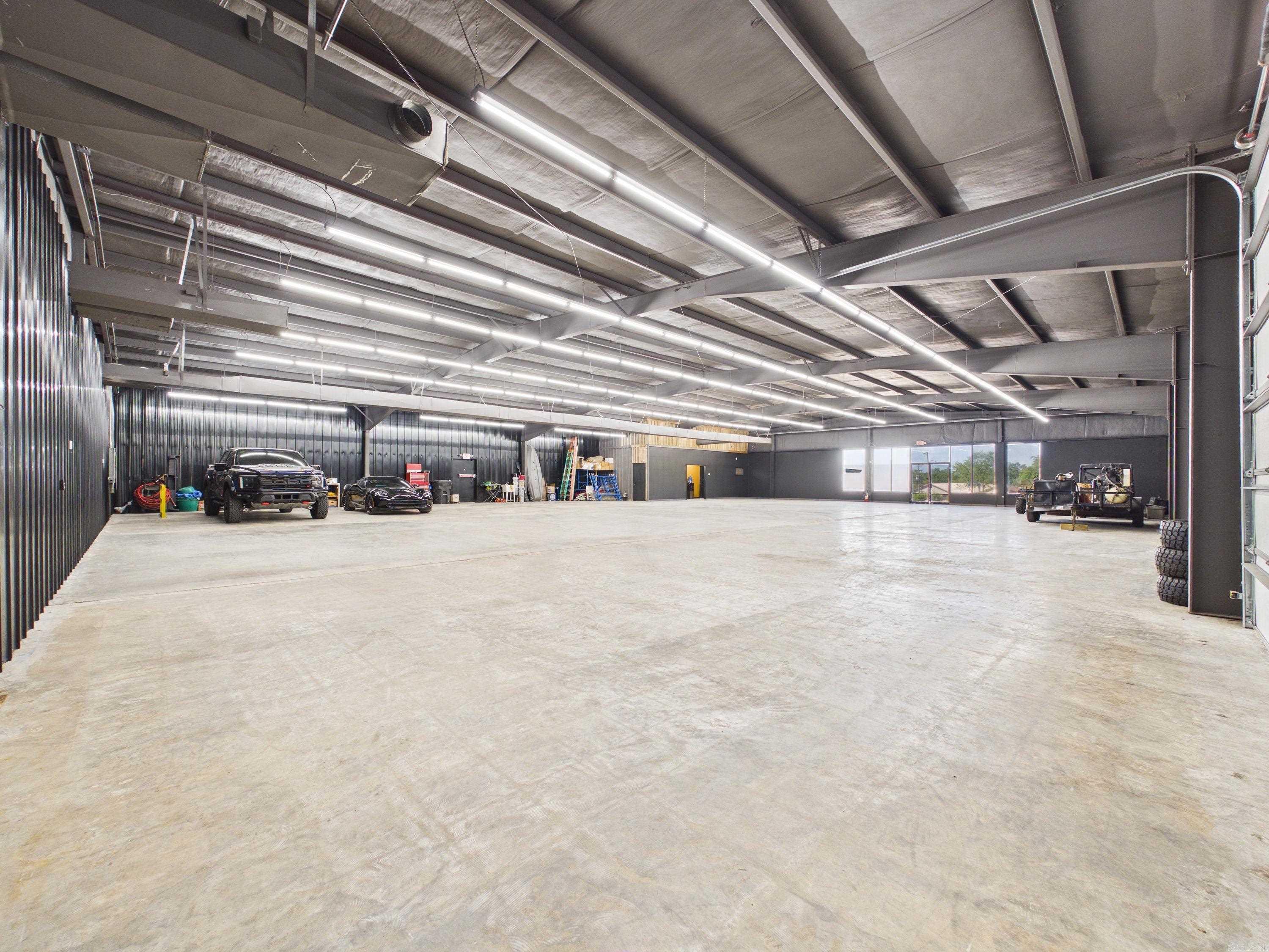 Photo 12 - Commercial / Industrial for sale – 327 S Bend   Horseshoe Bend, AR