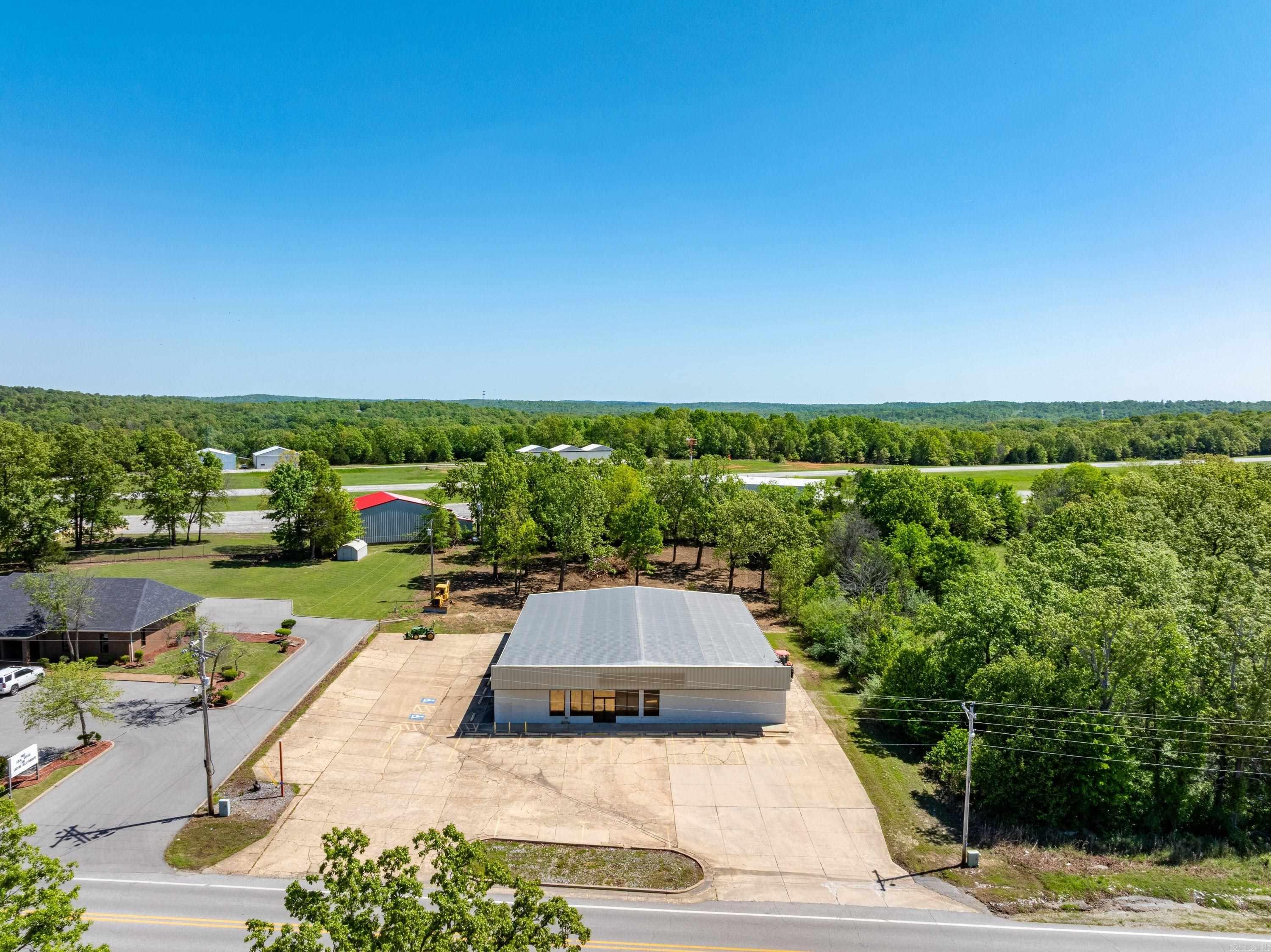 Photo 14 - Commercial / Industrial for sale – 327 S Bend   Horseshoe Bend, AR