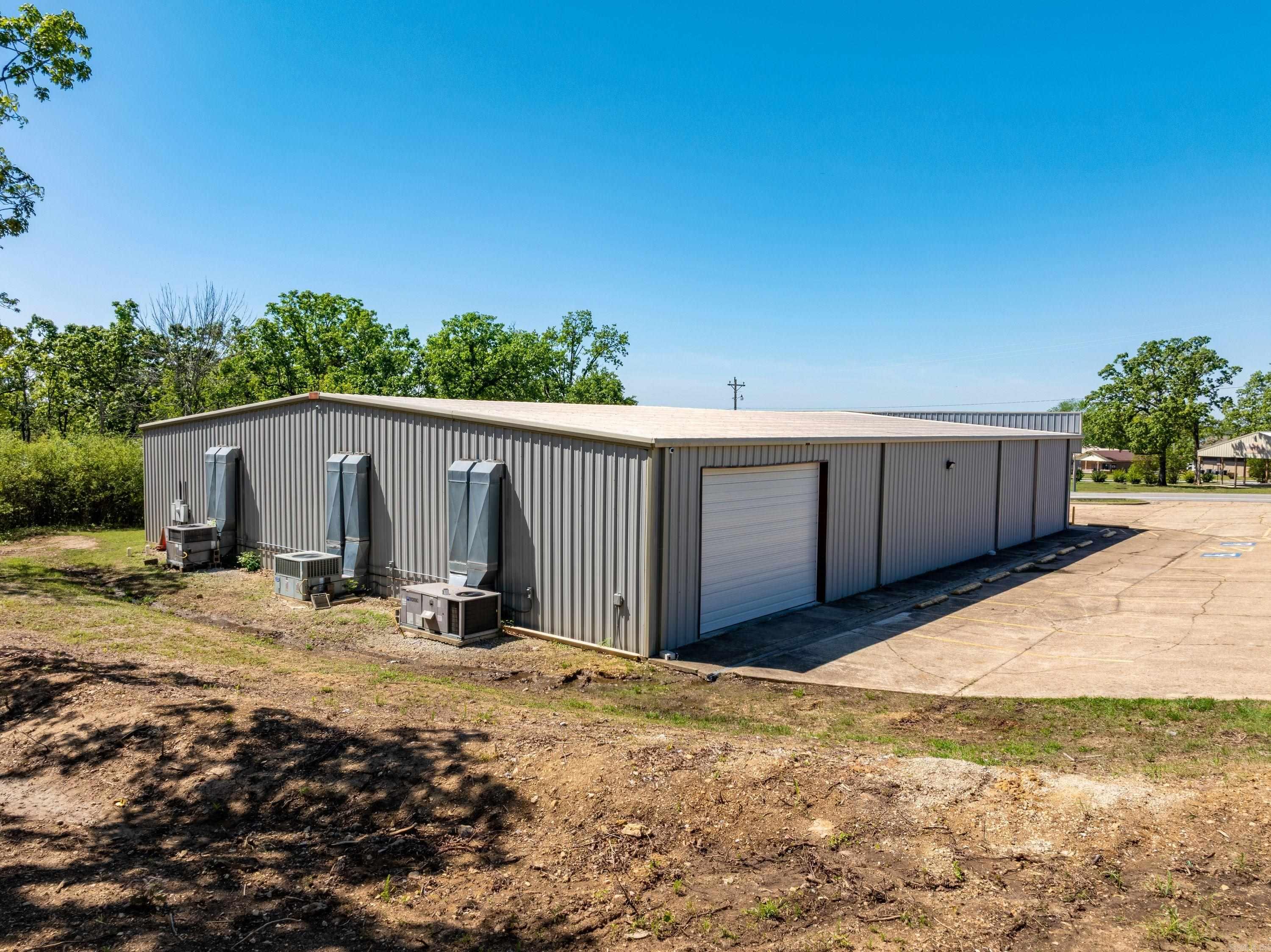 Photo 16 - Commercial / Industrial for sale – 327 S Bend   Horseshoe Bend, AR